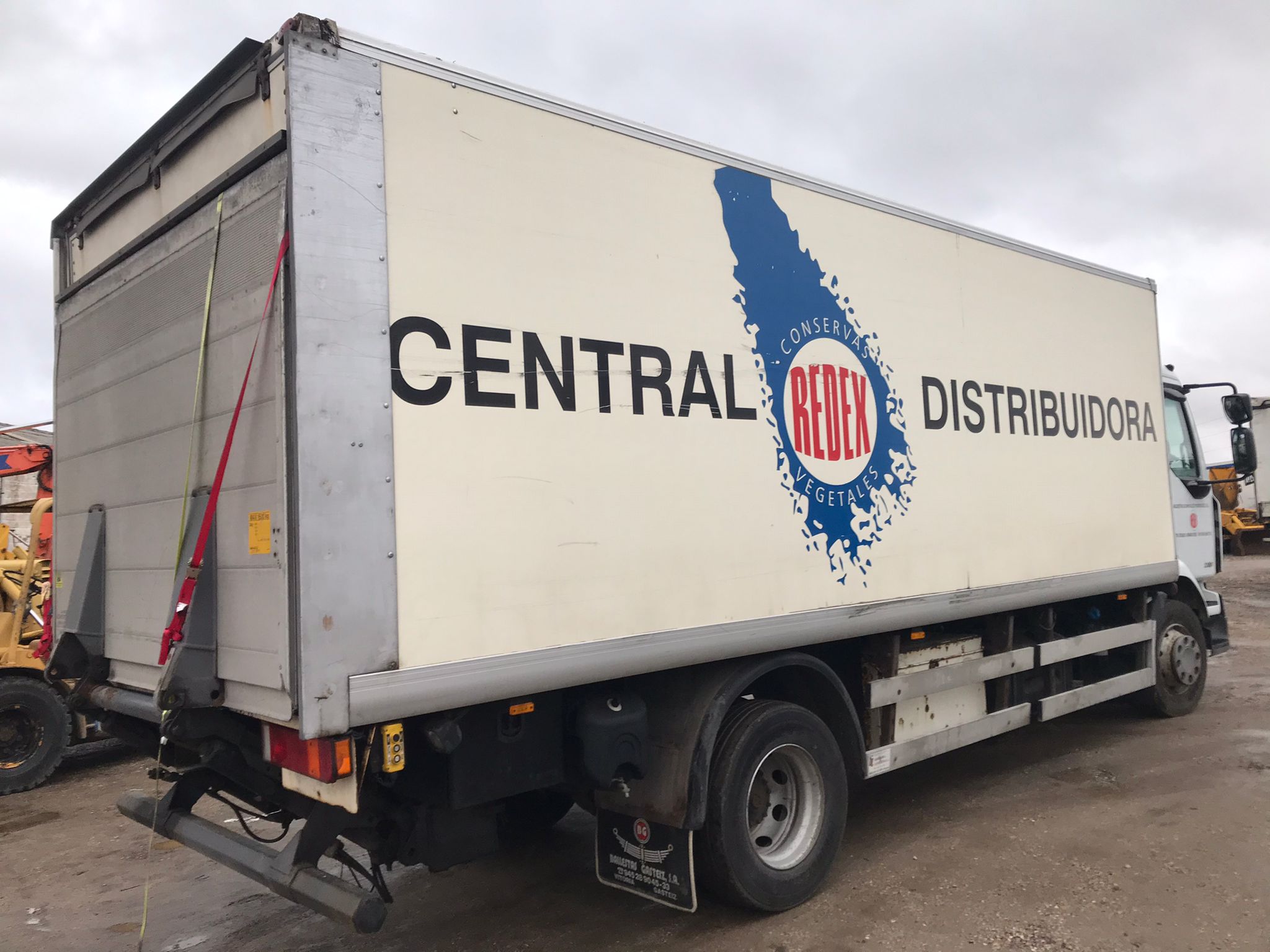 x- VENDIDO - Renault Midlum 220.16 caja cerrada - 2010 - Imagen 3