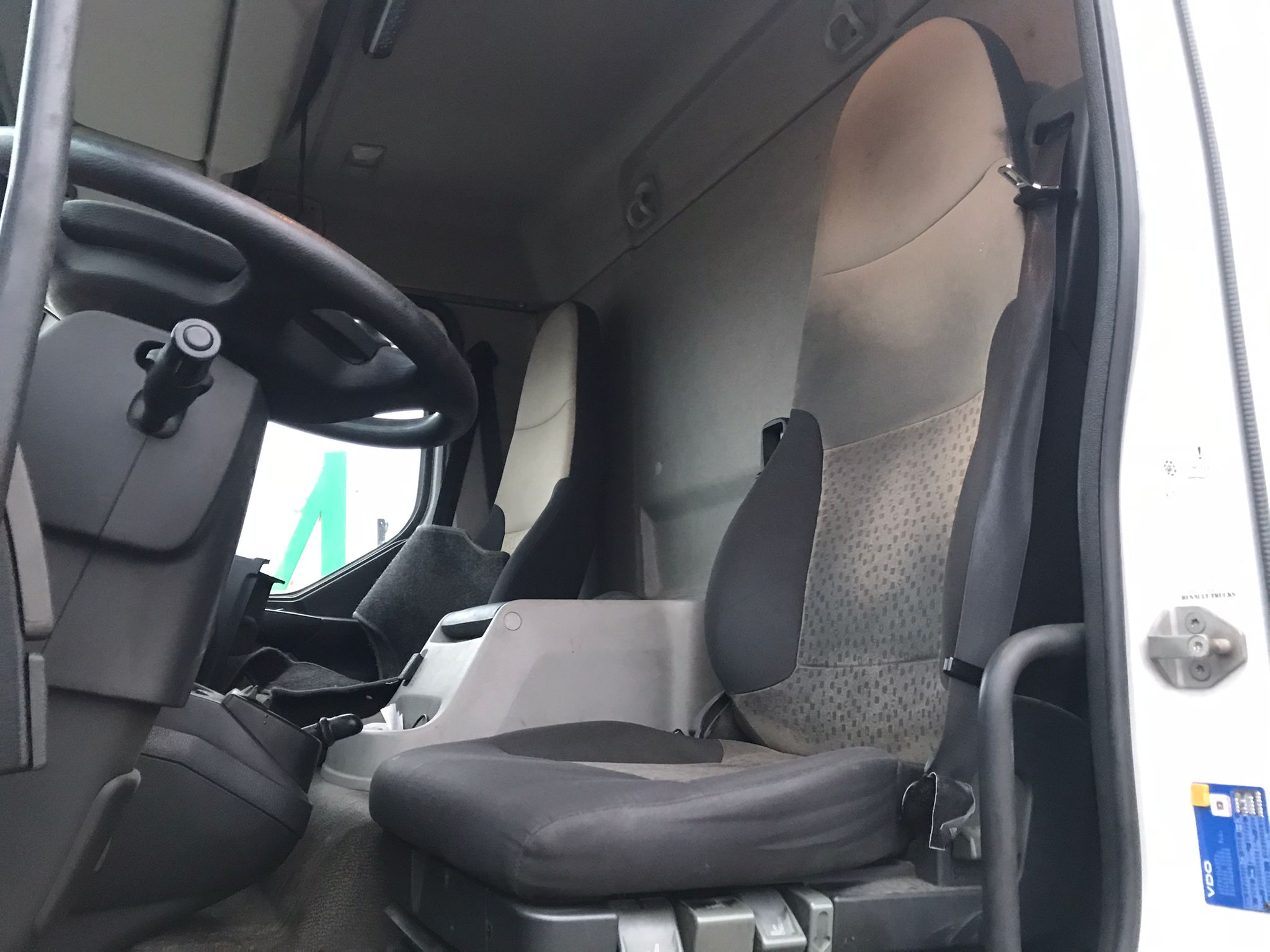 x- VENDIDO - Renault Midlum 220.16 caja cerrada - 2010 - Imagen 6