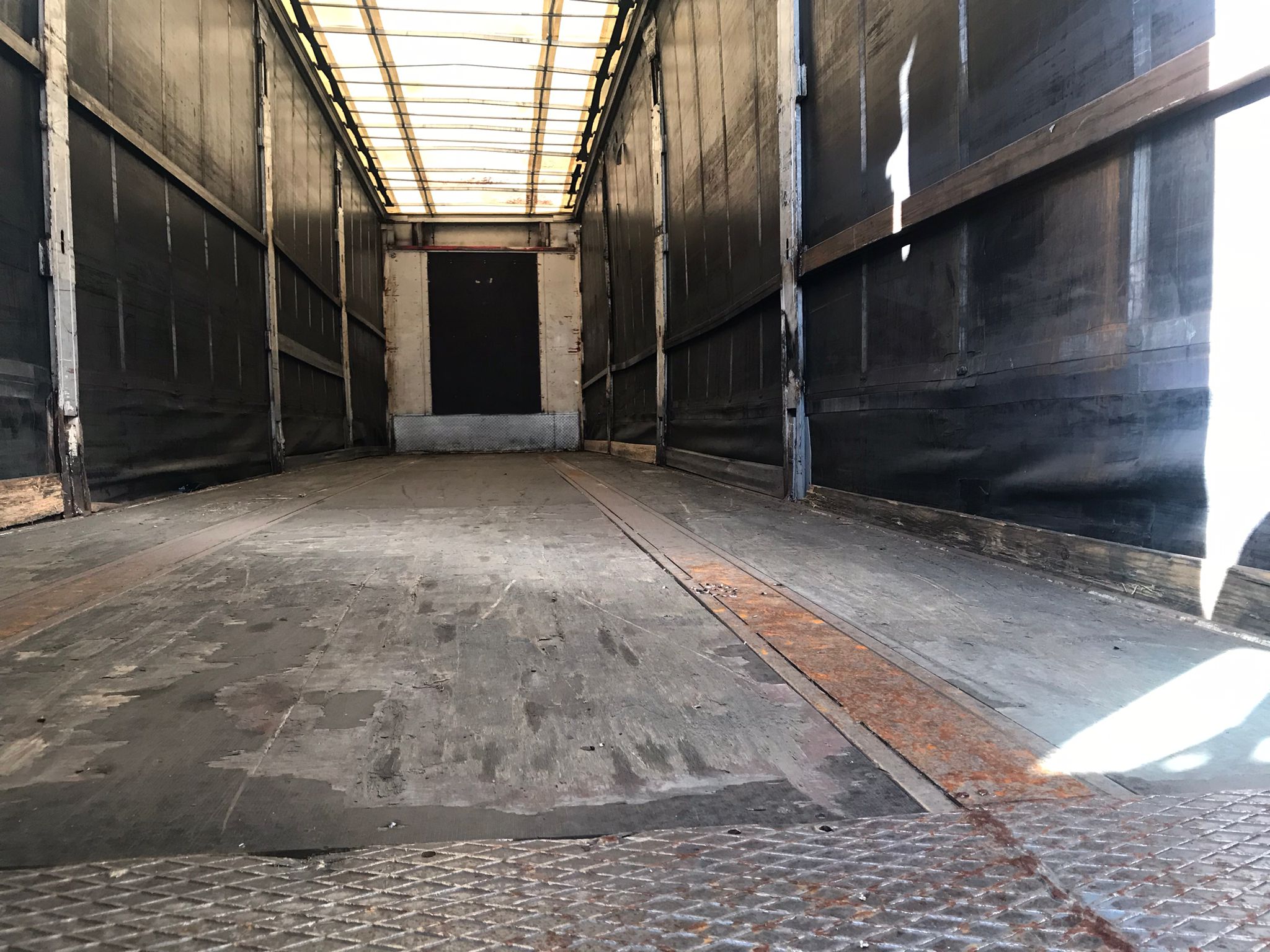 x- VENDIDO - Semirremolque tauliner Leciñena Año 2006 - Imagen 6