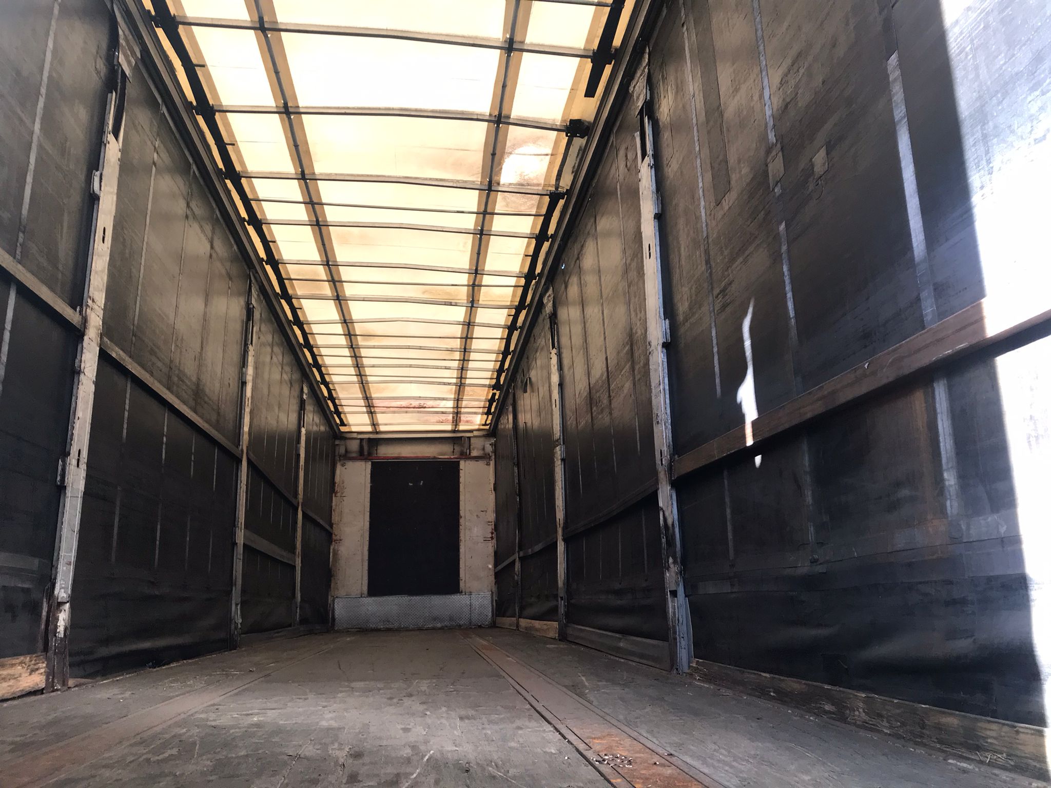 x- VENDIDO - Semirremolque tauliner Leciñena Año 2006 - Imagen 5