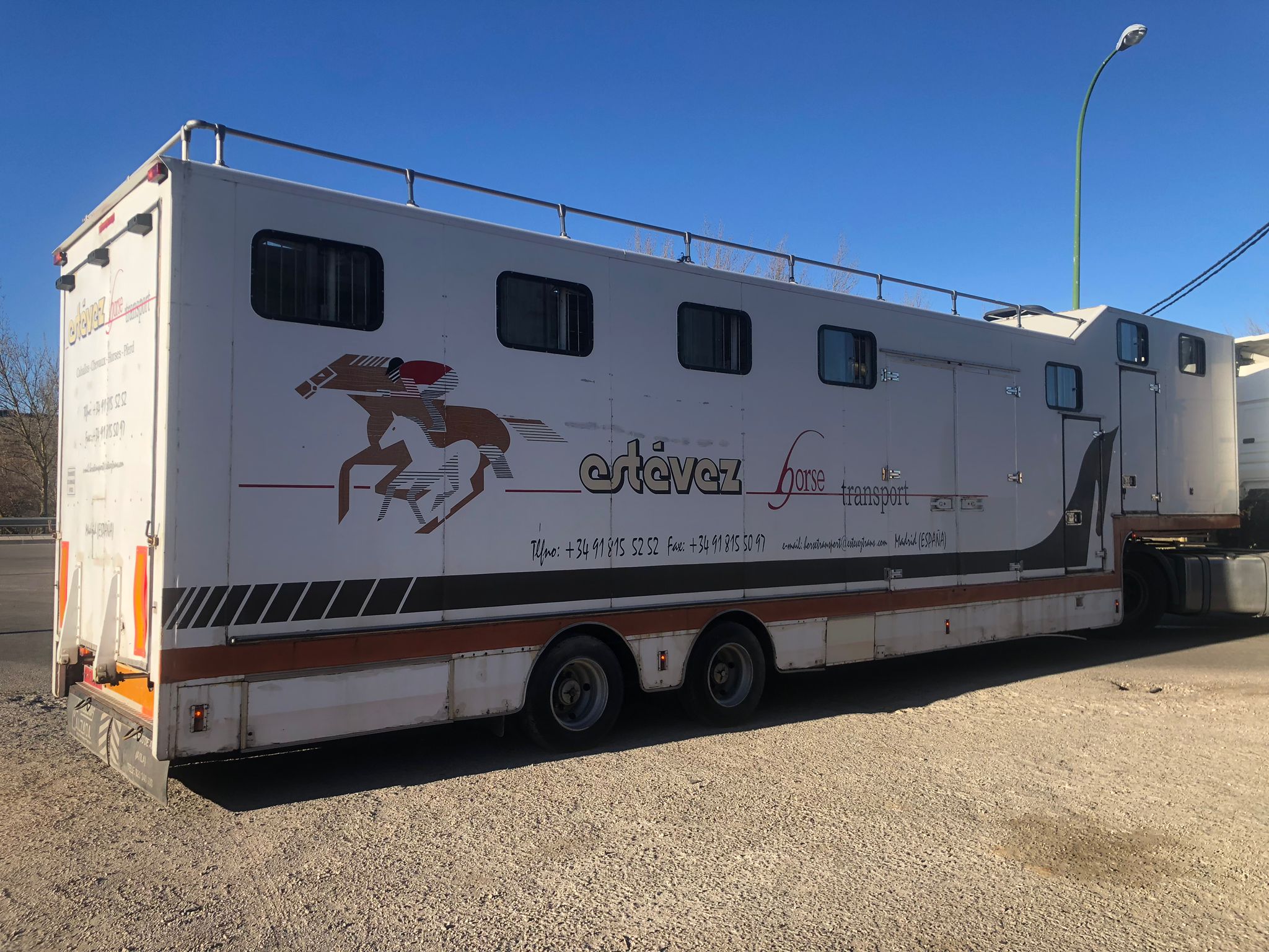 x- VENDIDO - Semirremolque para caballos Montenegro Año 1989 - Imagen 4