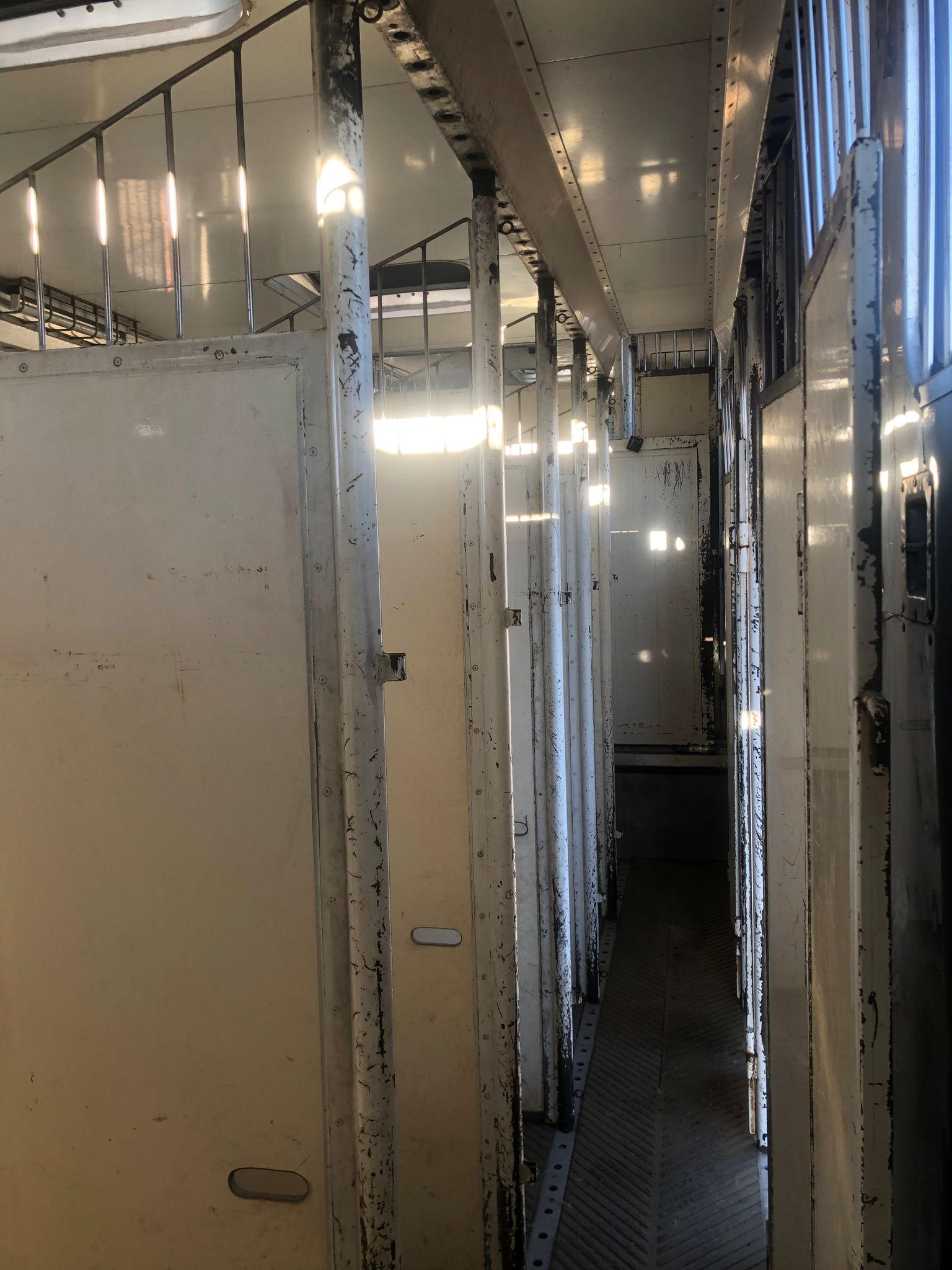 x- VENDIDO - Semirremolque para caballos Montenegro Año 1989 - Imagen 9