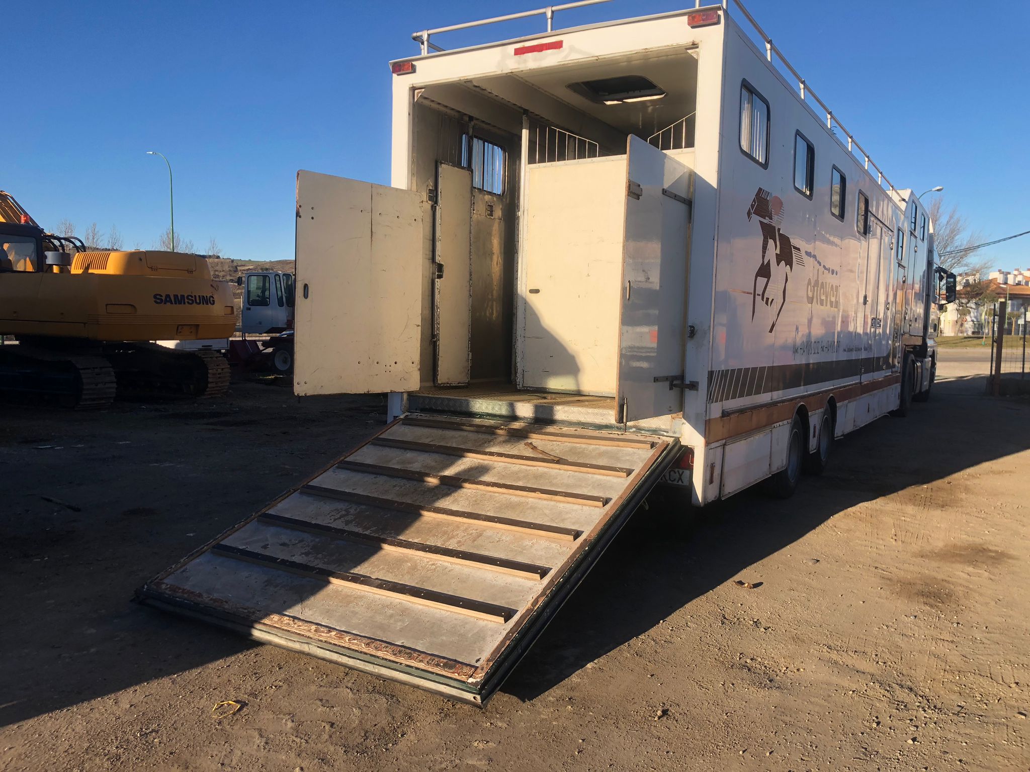 x- VENDIDO - Semirremolque para caballos Montenegro Año 1989 - Imagen 5