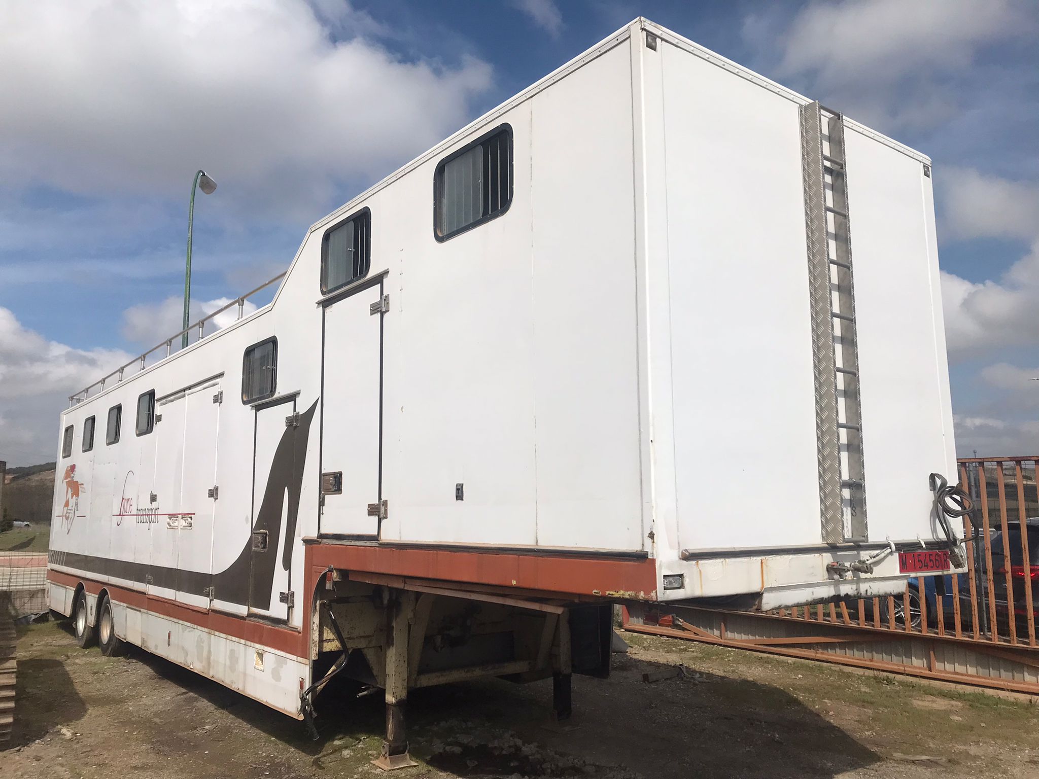 Semirremolque para caballos