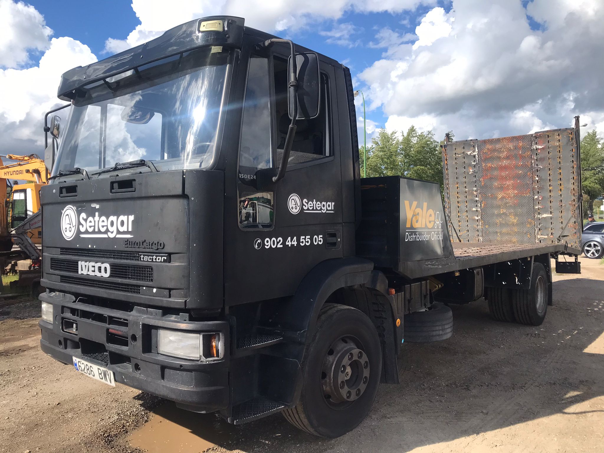 camión portavehículos Iveco