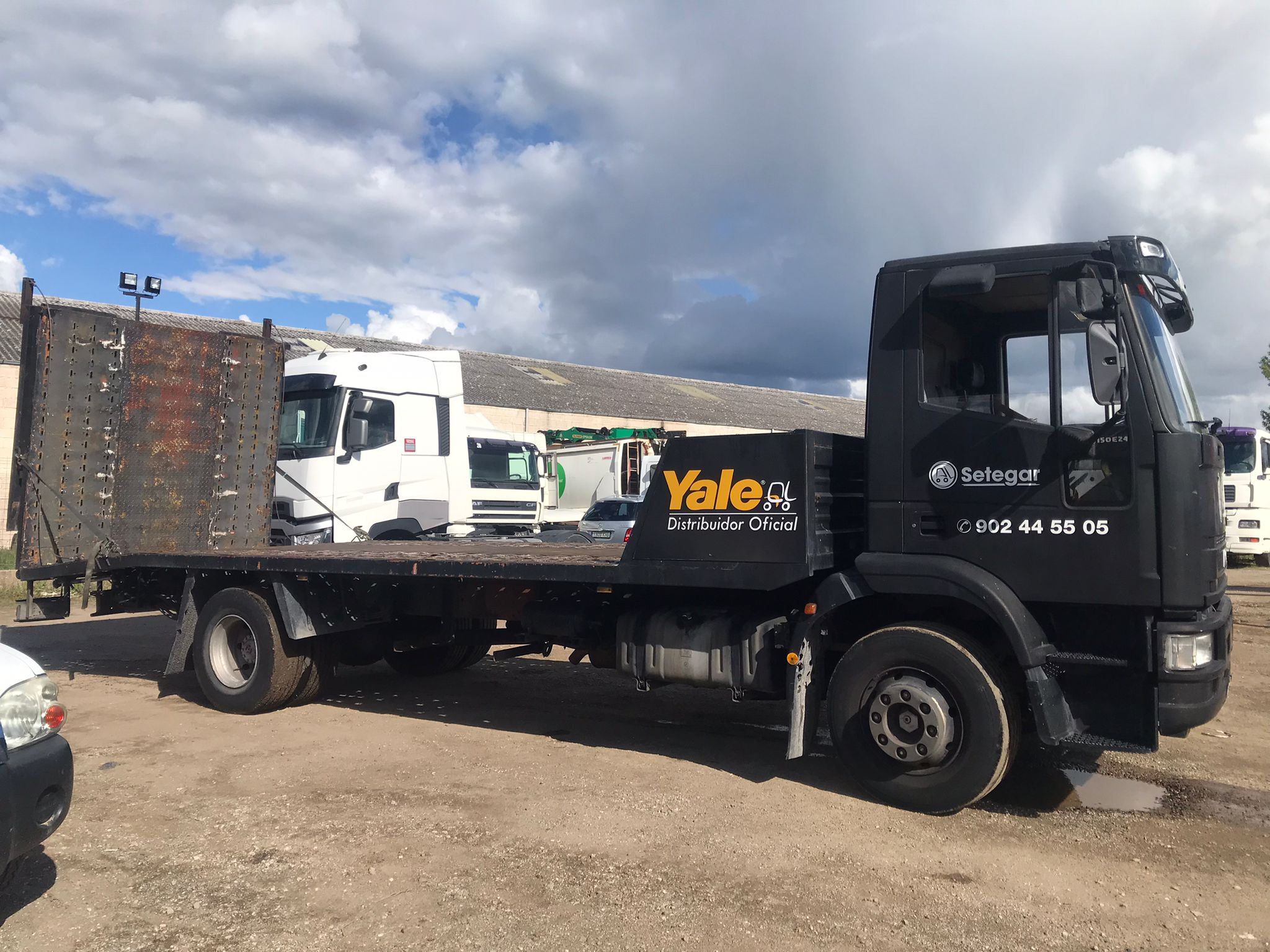 x- VENDIDO - Iveco ML150E24 portavehículos - 2002 - Imagen 4