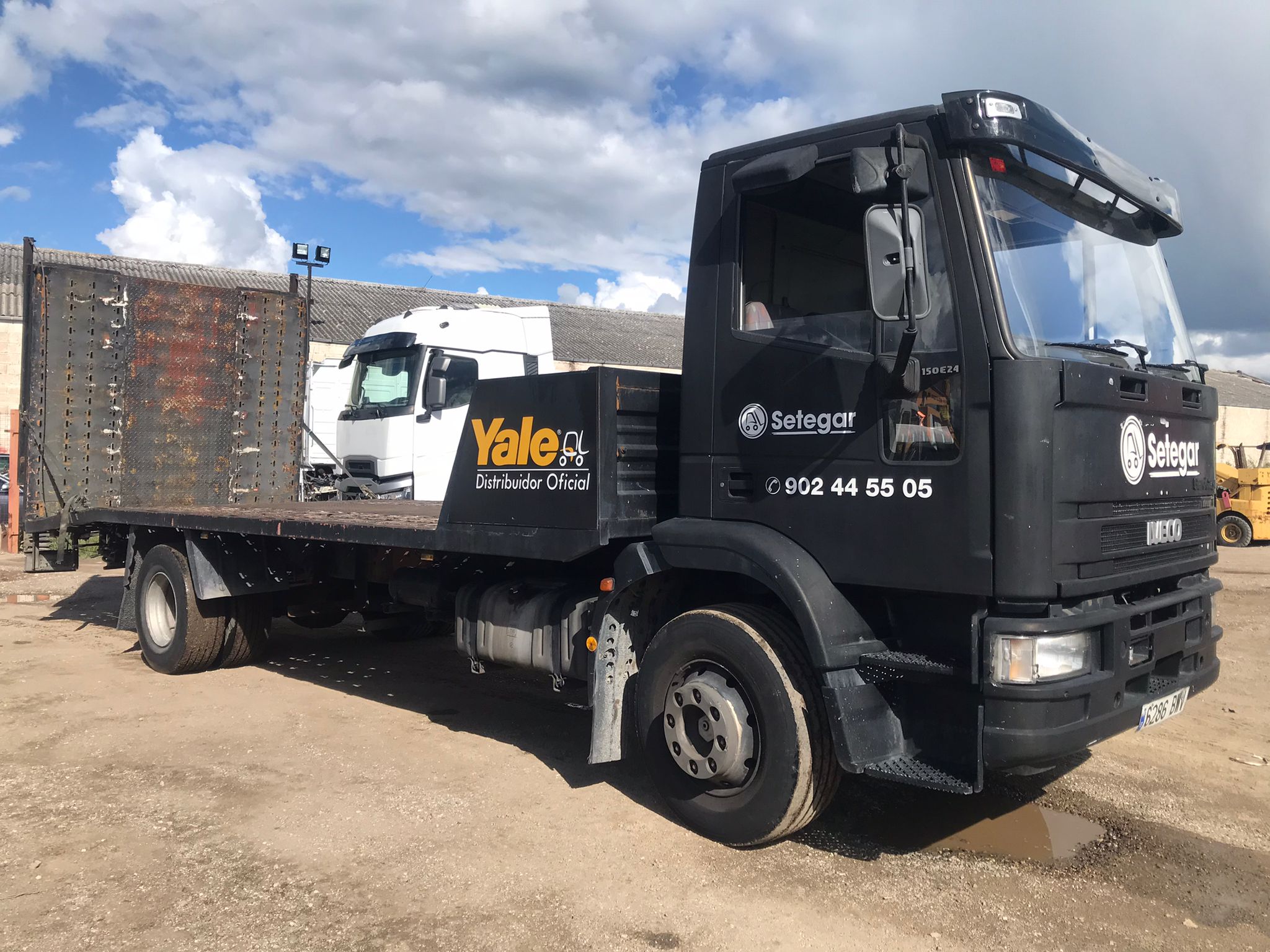 x- VENDIDO - Iveco ML150E24 portavehículos - 2002 - Imagen 3