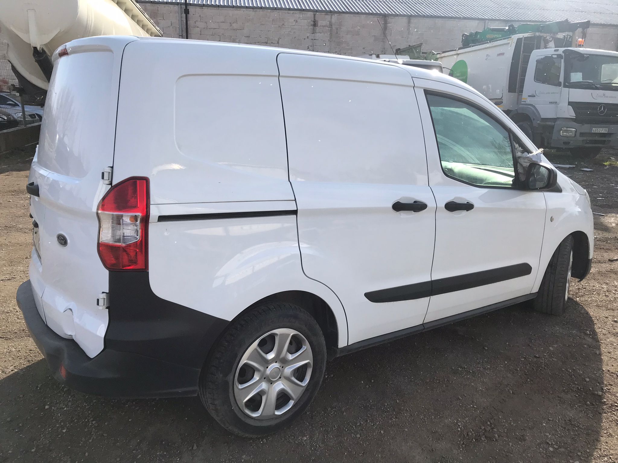 x- VENDIDO - Ford Transit Courier - 2019 - Imagen 4