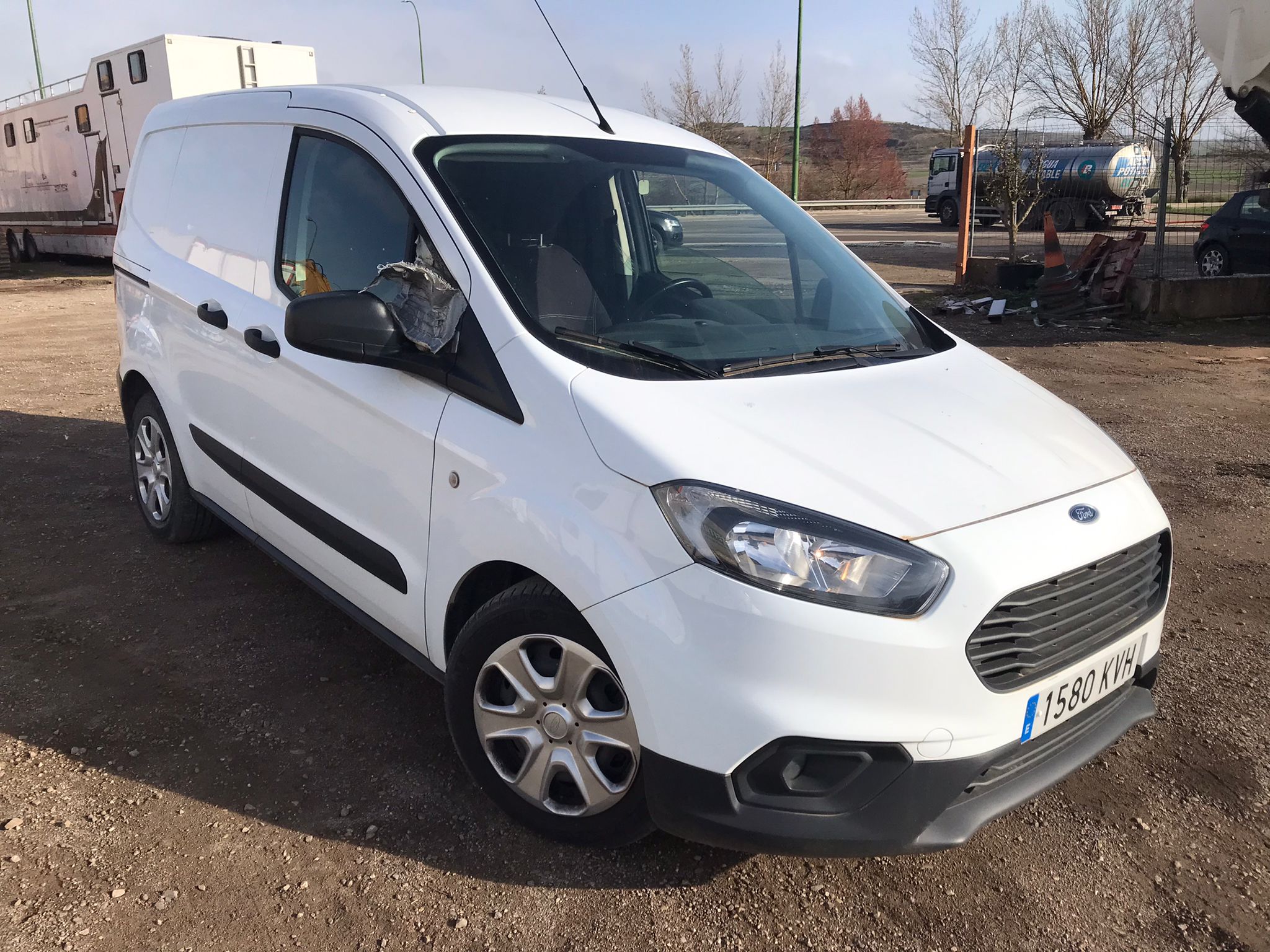 x- VENDIDO - Ford Transit Courier - 2019 - Imagen 2