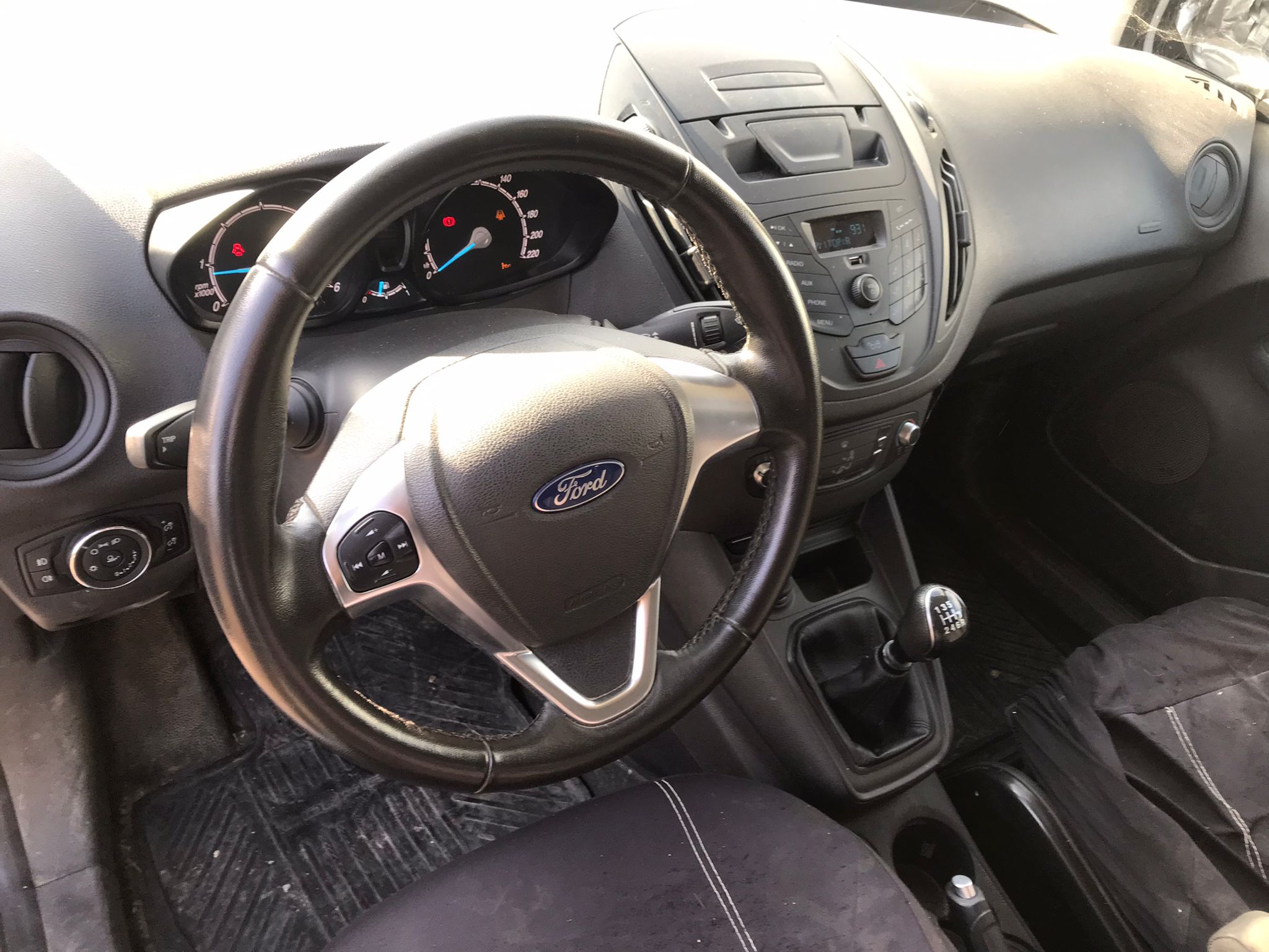 x- VENDIDO - Ford Transit Courier - 2019 - Imagen 8