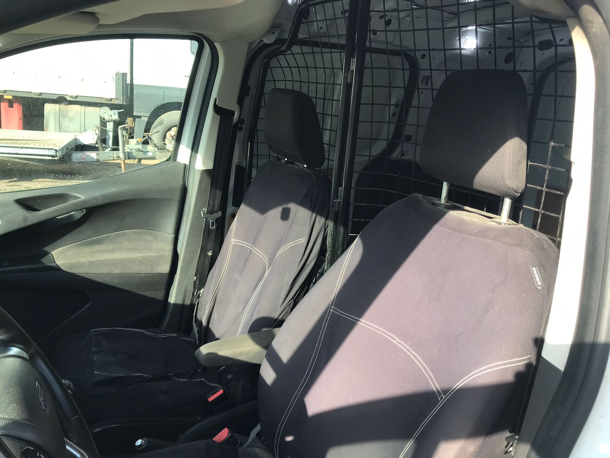 x- VENDIDO - Ford Transit Courier - 2019 - Imagen 6