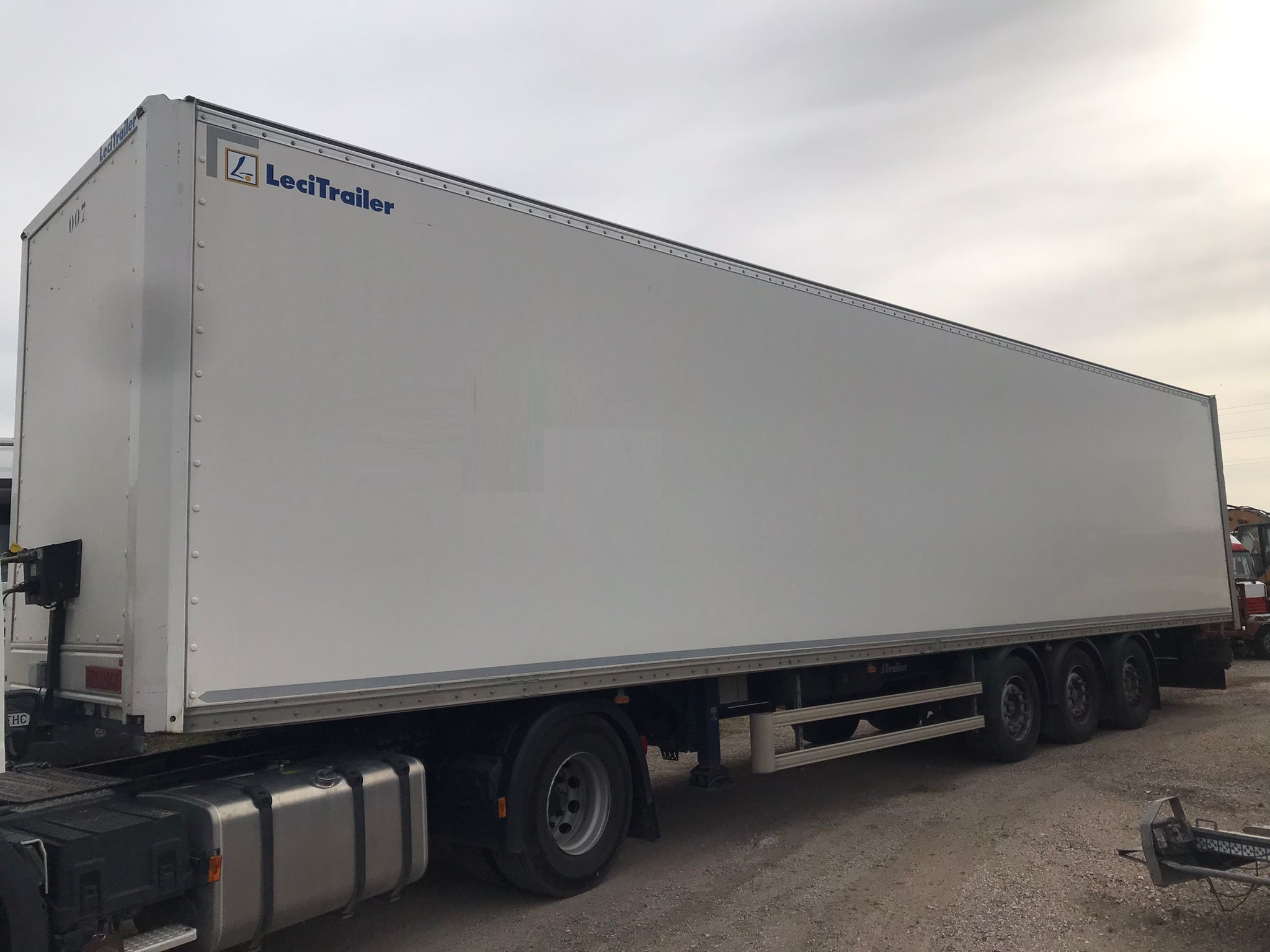 semirremolque caja cerrada