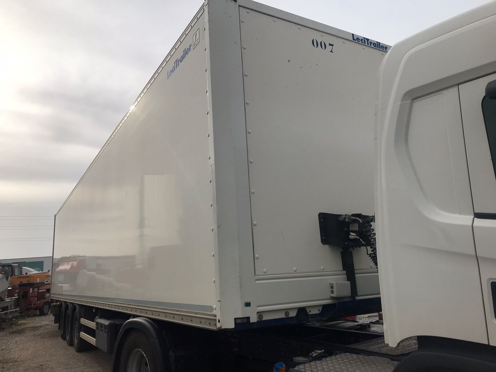 x- VENDIDO - Semirremolque caja cerrada Lecitrailer Año 2017 - Imagen 2