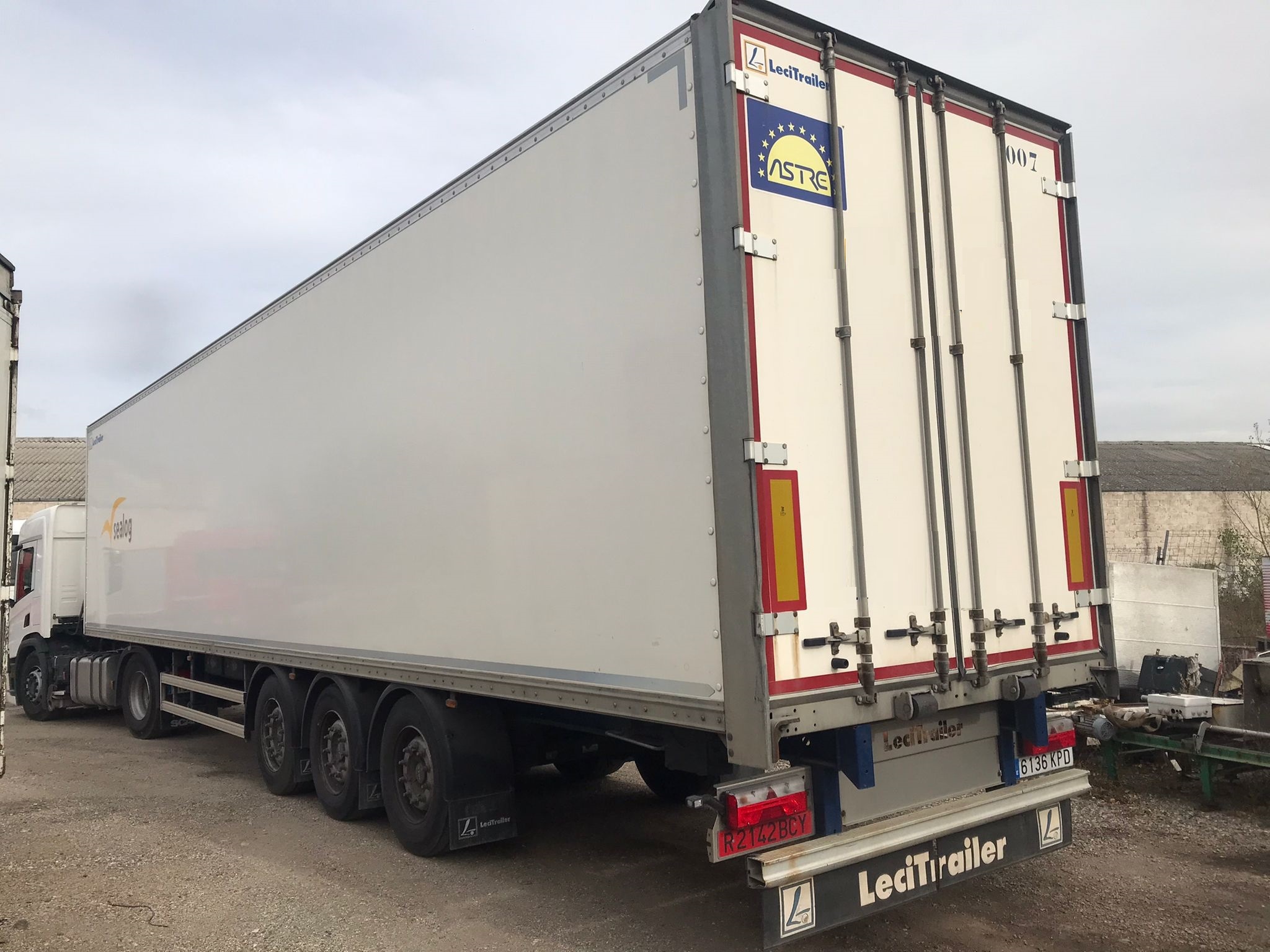 x- VENDIDO - Semirremolque caja cerrada Lecitrailer Año 2017 - Imagen 3