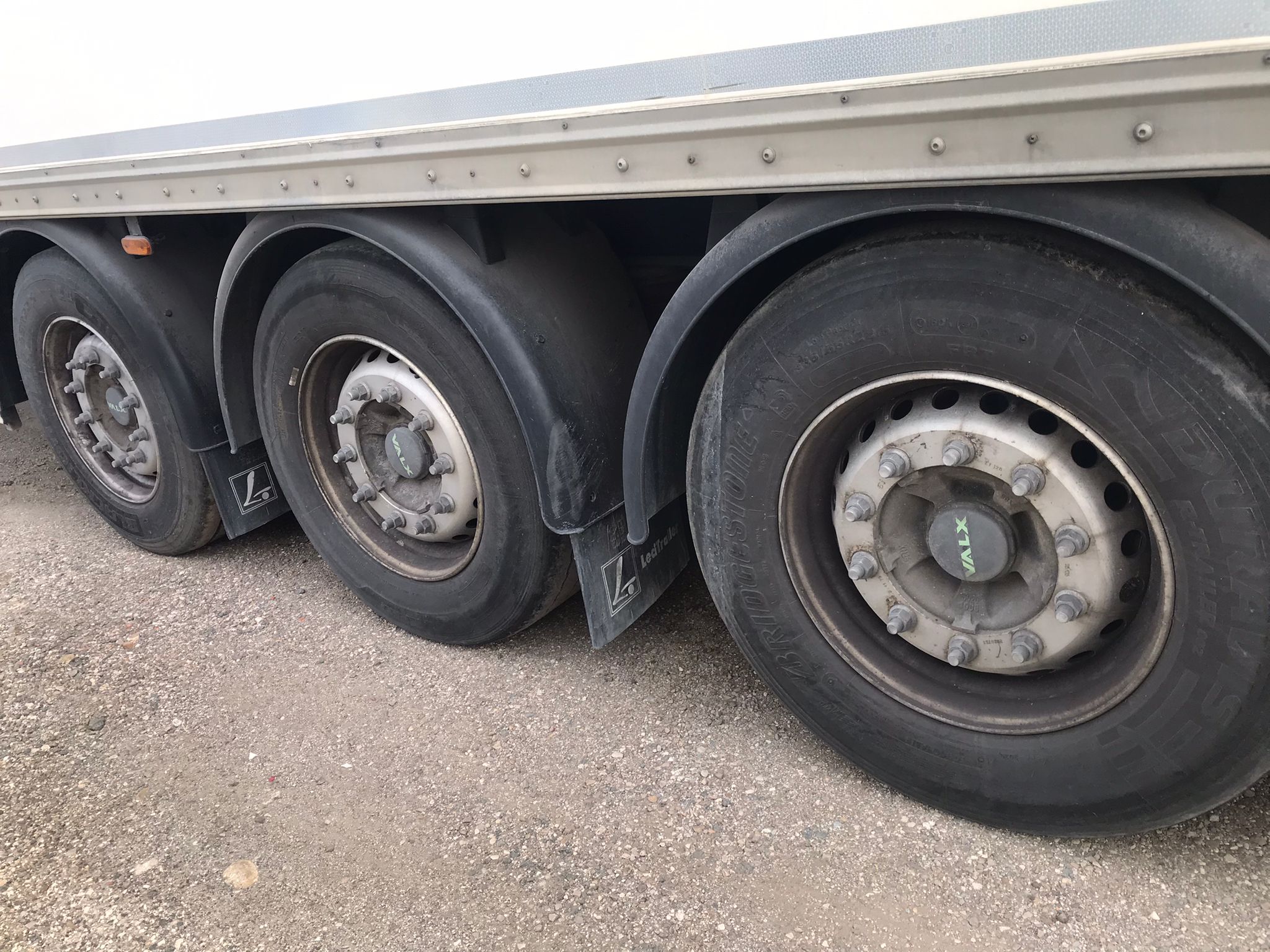 x- VENDIDO - Semirremolque caja cerrada Lecitrailer Año 2017 - Imagen 7