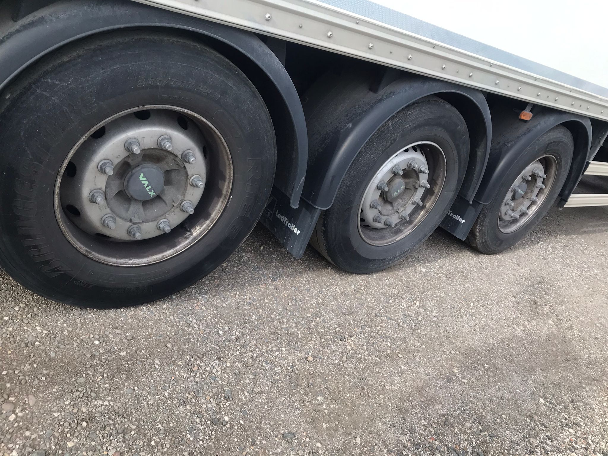 x- VENDIDO - Semirremolque caja cerrada Lecitrailer Año 2017 - Imagen 6