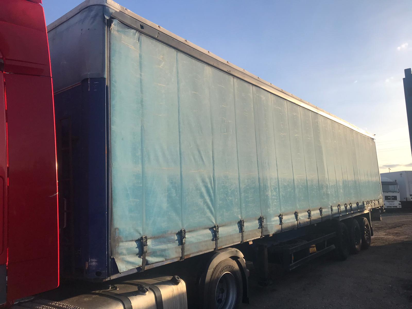 x- VENDIDO - Semirremolque tauliner Schmitz Año 10/2003 - Imagen 3