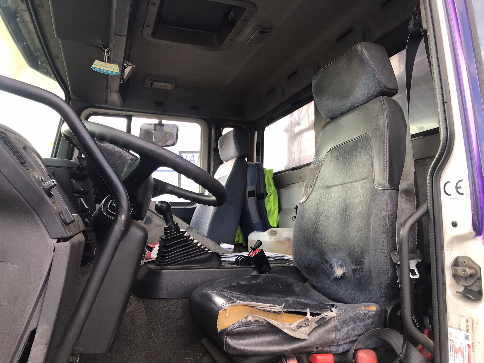 x- VENDIDO - Volvo FL615 B220 caja semitauliner - 2002 - Imagen 6