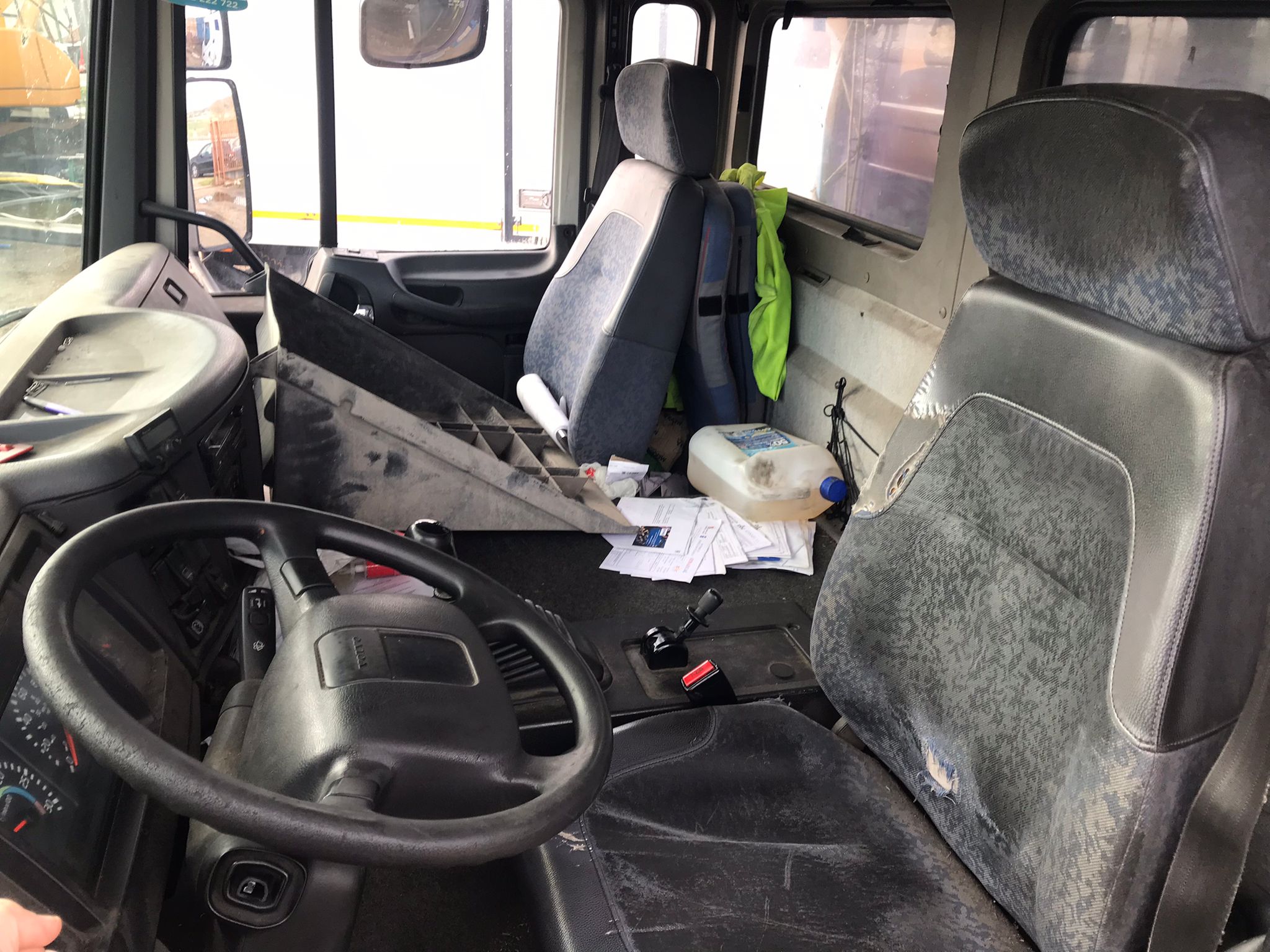 x- VENDIDO - Volvo FL615 B220 caja semitauliner - 2002 - Imagen 5