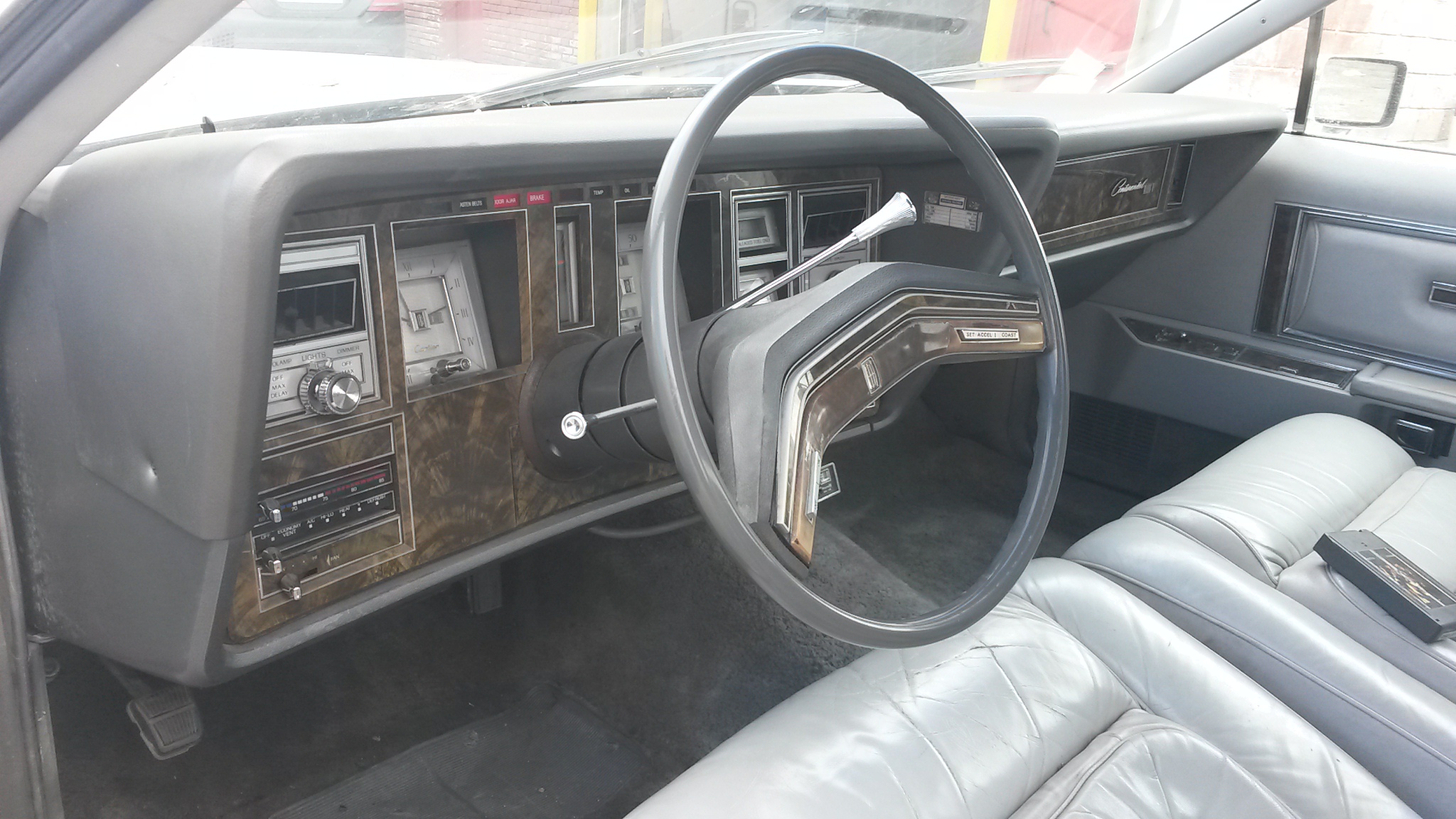 Lincoln Continental Mark V - histórico americano - 1976 - Imagen 12