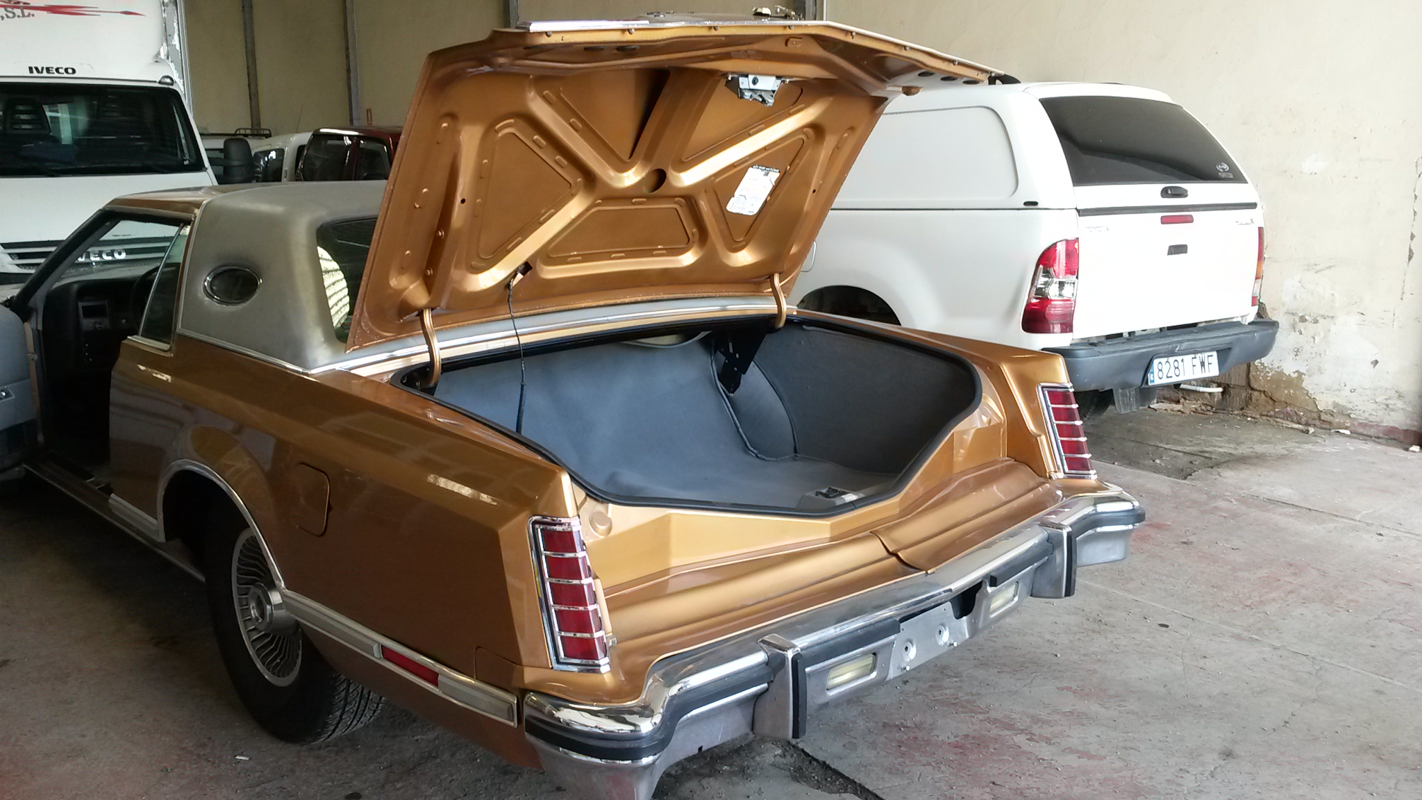 Lincoln Continental Mark V - histórico americano - 1976 - Imagen 8