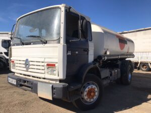 camión cisterna de gasoil Renault