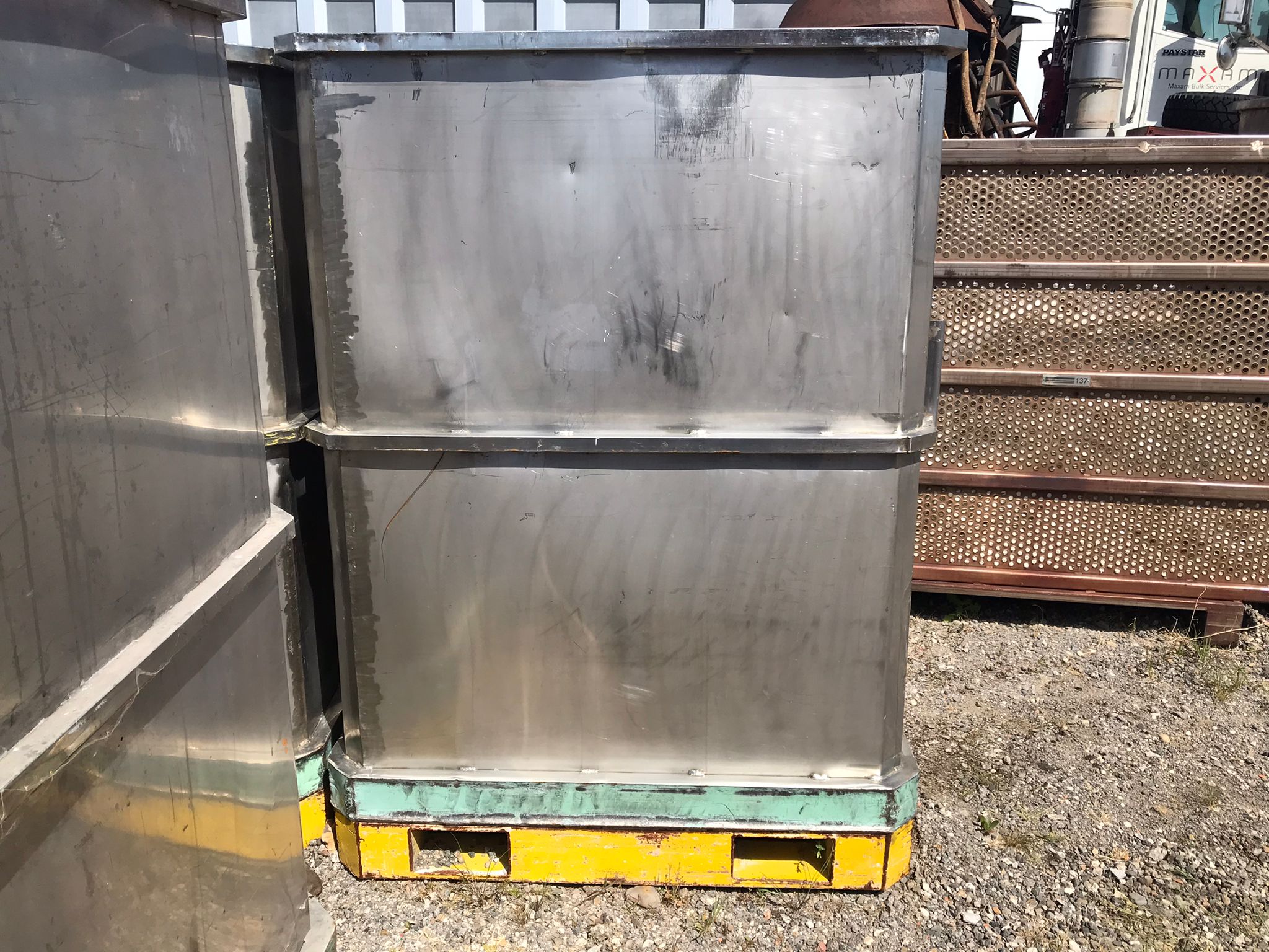 x- VENDIDO - Contenedores de acero inoxidable paletizados (38 uds) - Imagen 2