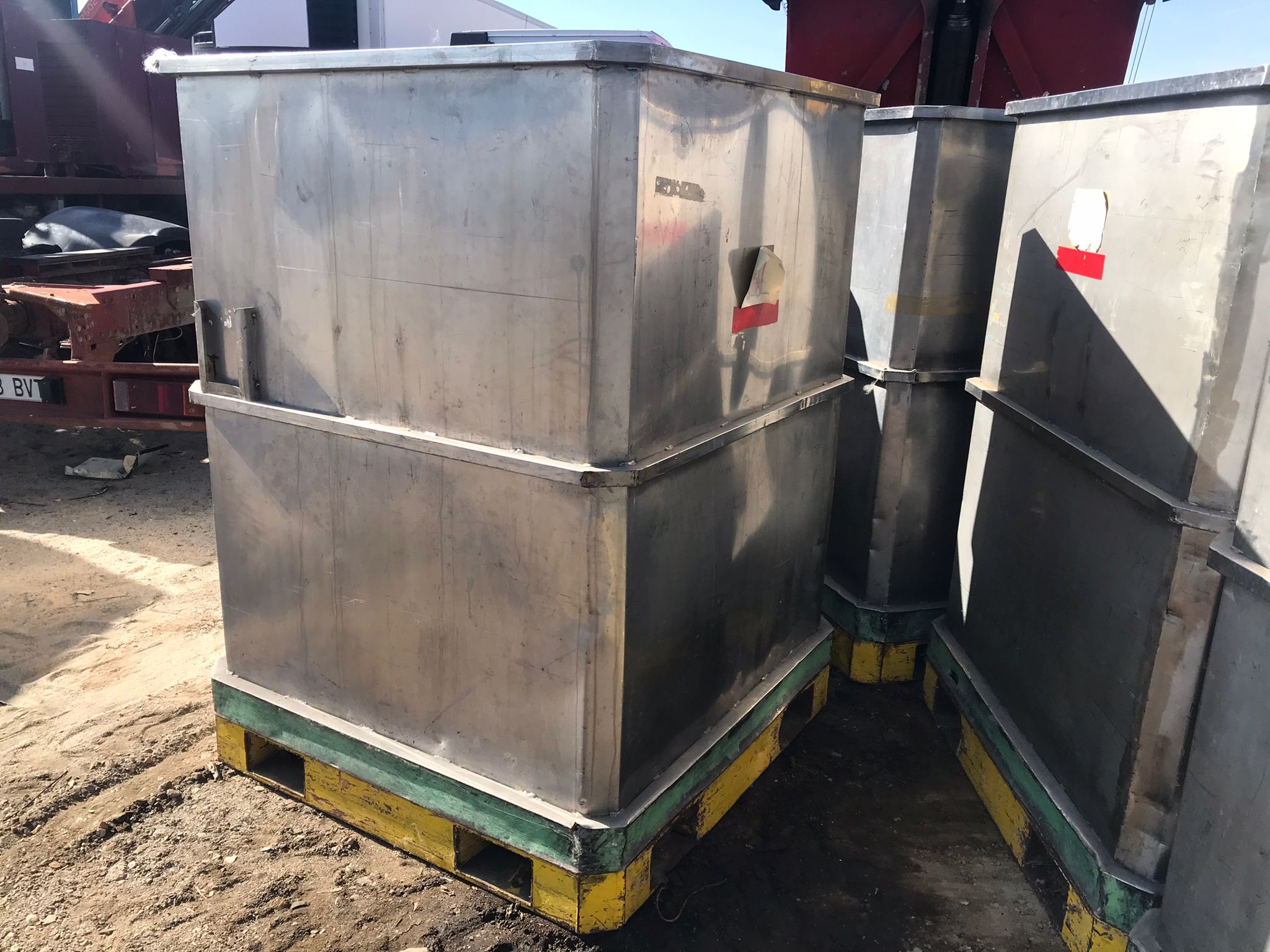 x- VENDIDO - Contenedores de acero inoxidable paletizados (38 uds) - Imagen 4