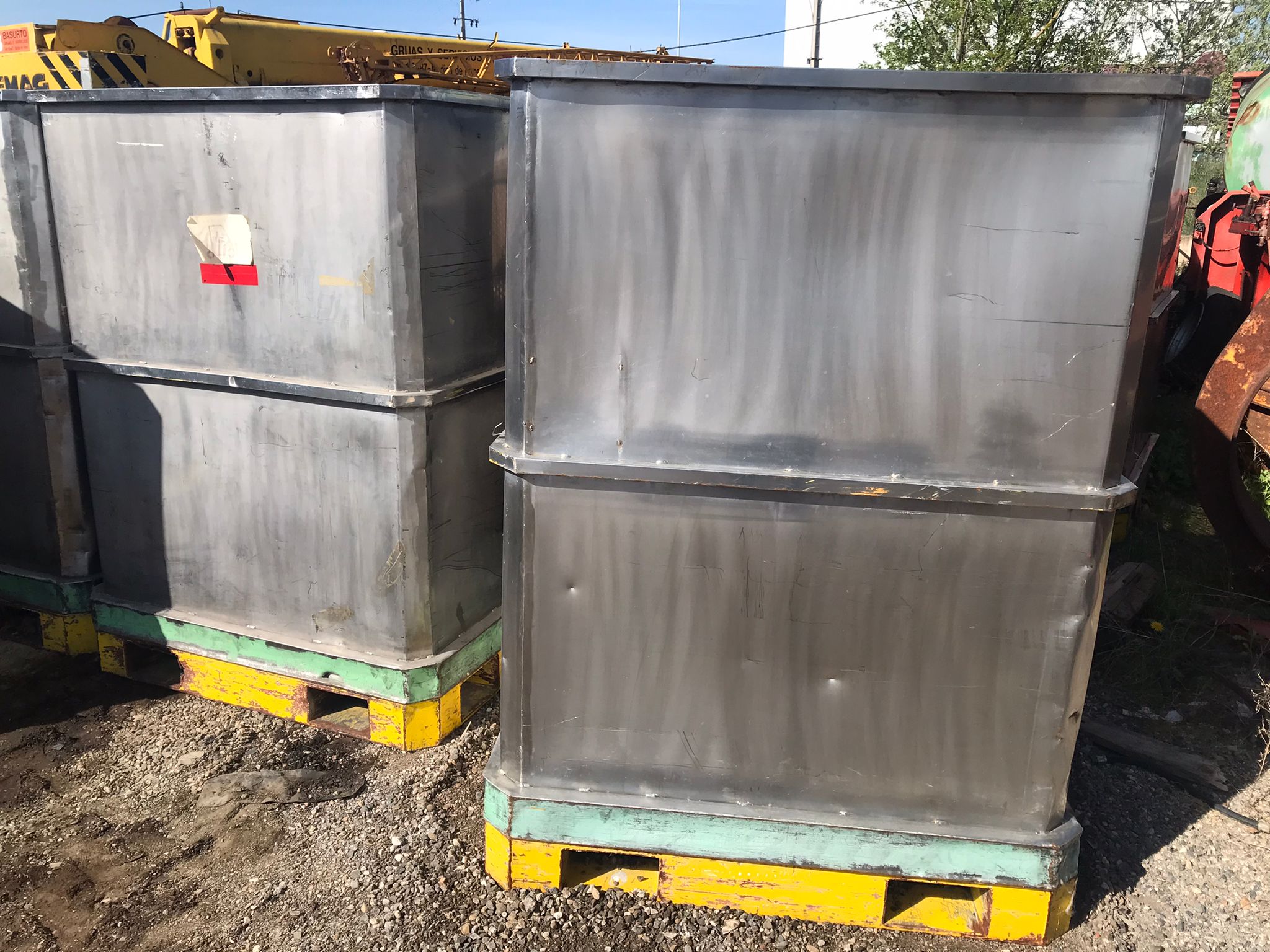 x- VENDIDO - Contenedores de acero inoxidable paletizados (38 uds) - Imagen 3