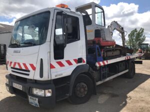 camión portavehículos Iveco
