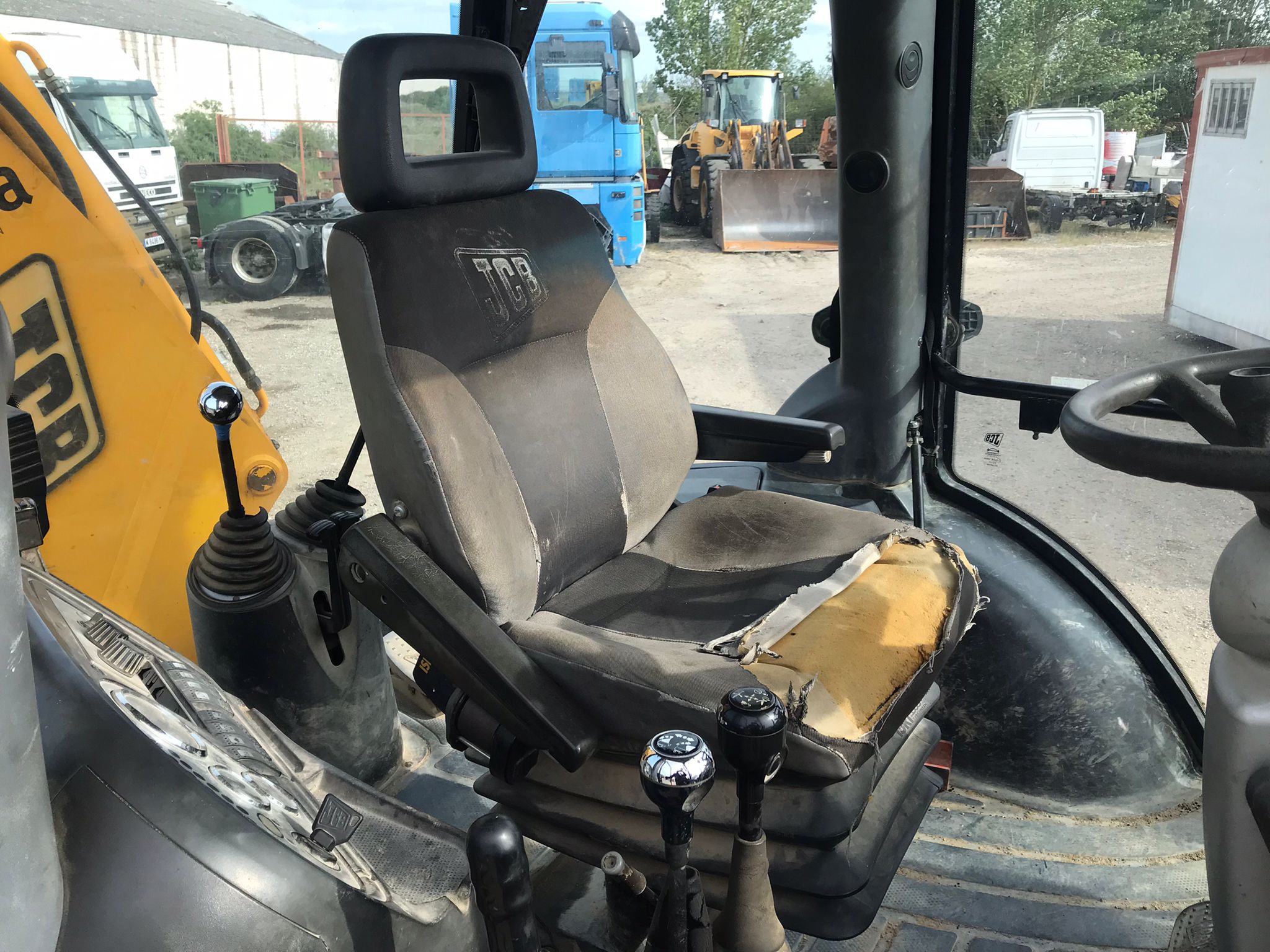 x- VENDIDO - Retroexcavadora mixta JCB 4CX-4WS - 2005 - Imagen 9