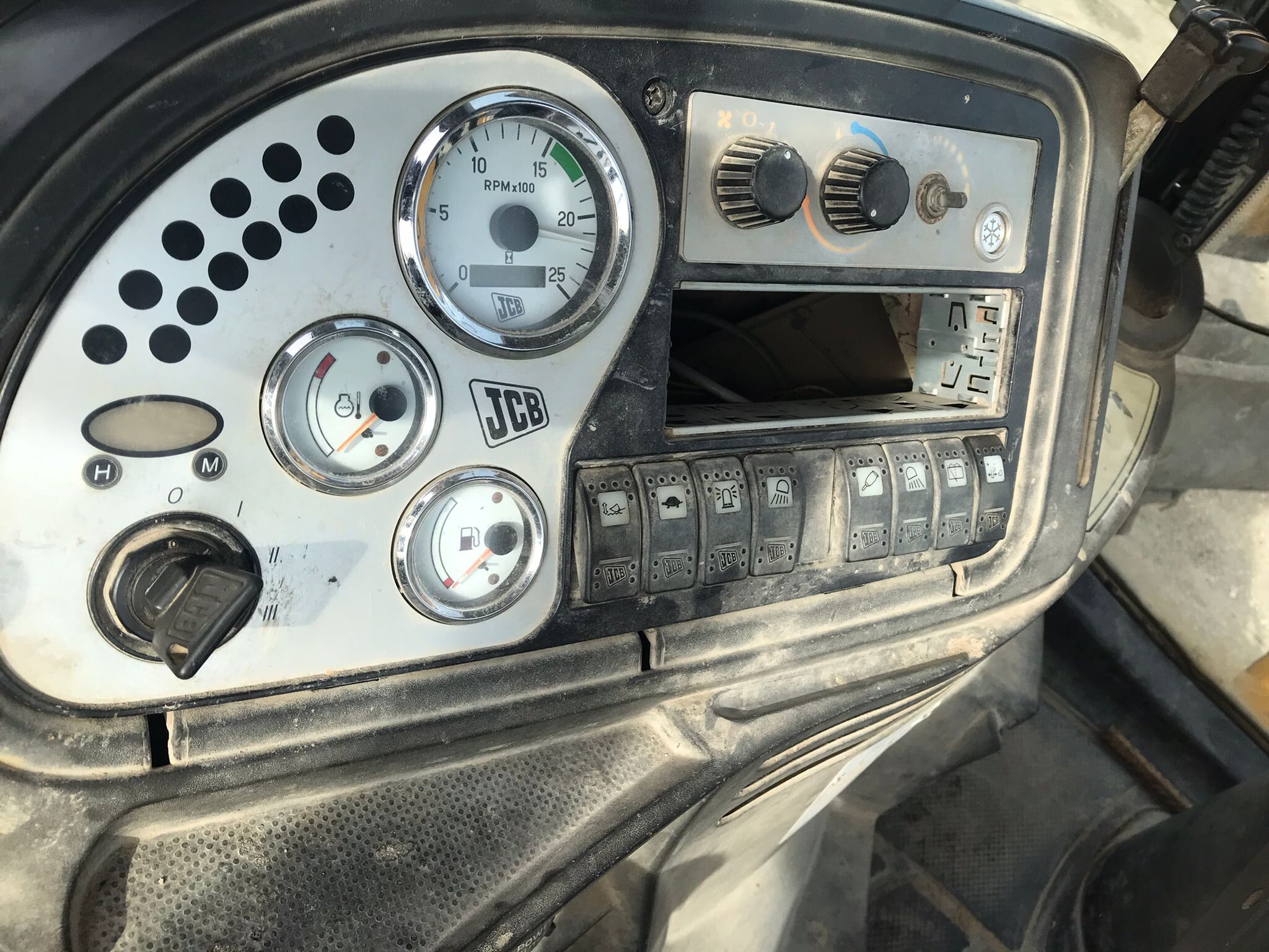 x- VENDIDO - Retroexcavadora mixta JCB 4CX-4WS - 2005 - Imagen 12
