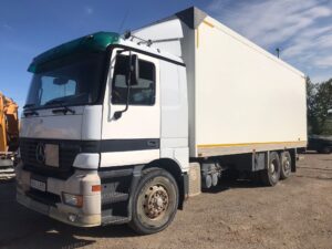 camión caja cerrada Mercedes-Benz