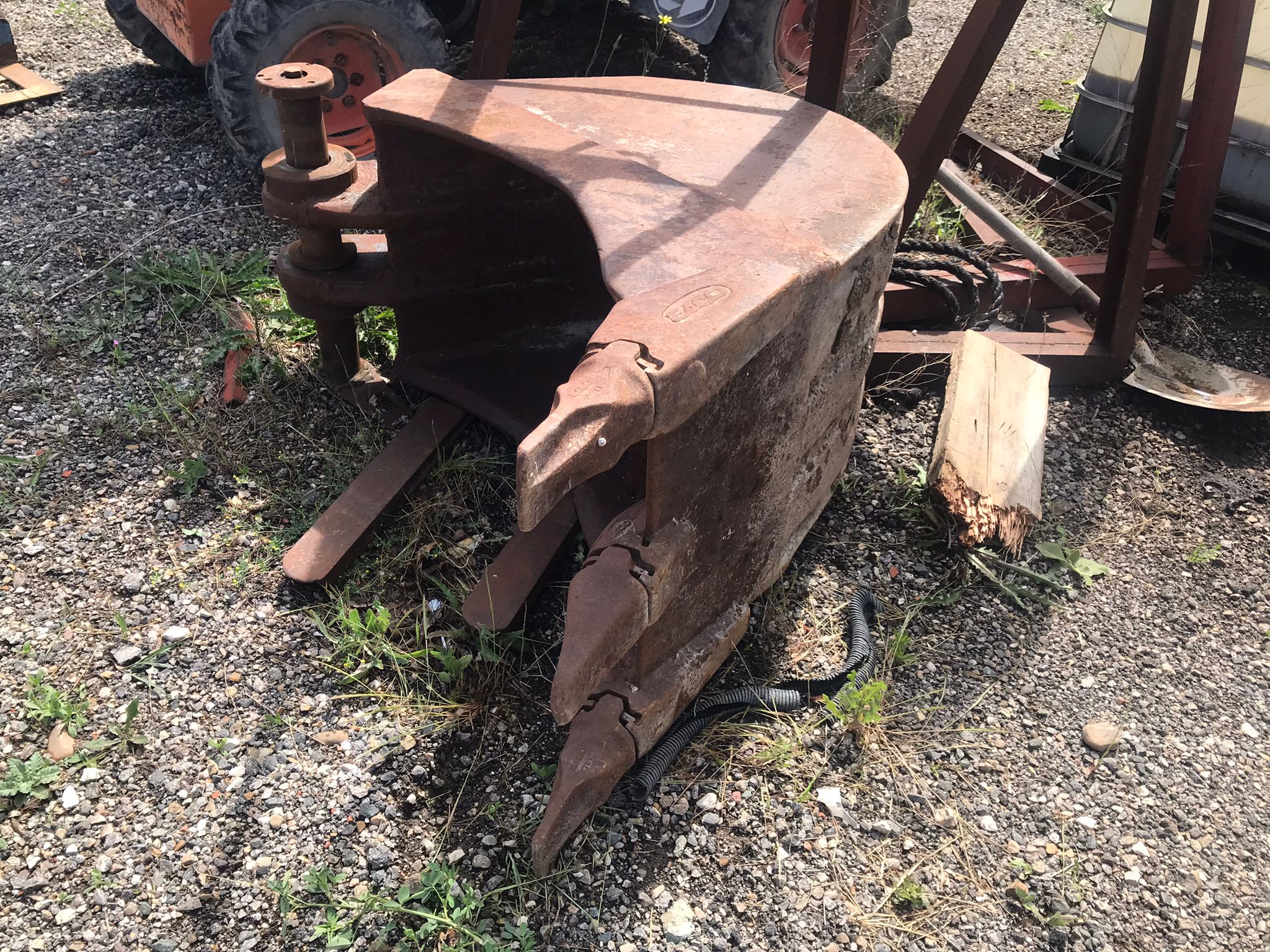 x- VENDIDO - Retroexcavadora de ruedas O&K MH-6 - 1983 - Imagen 16