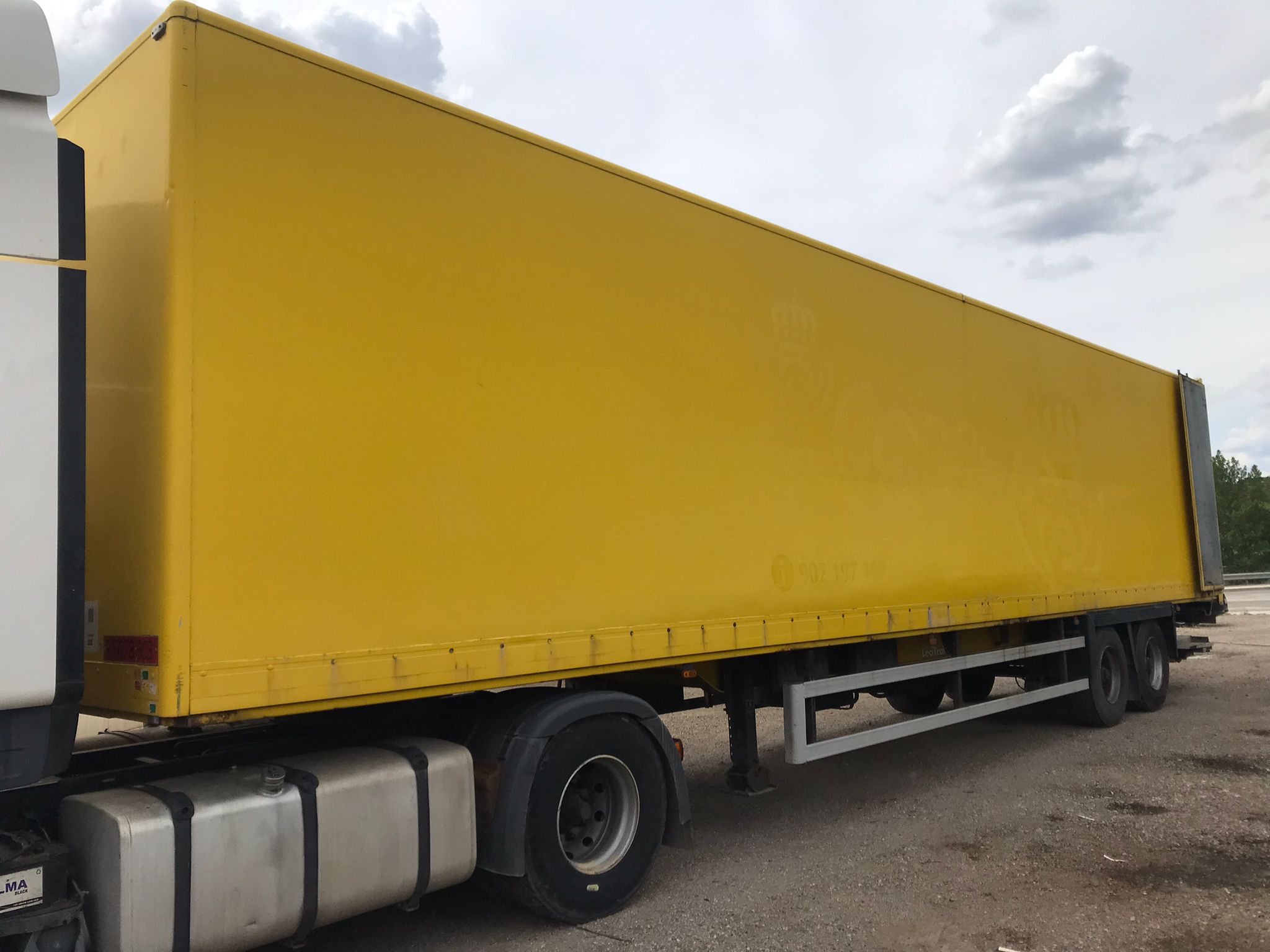 semirremolque caja cerrada