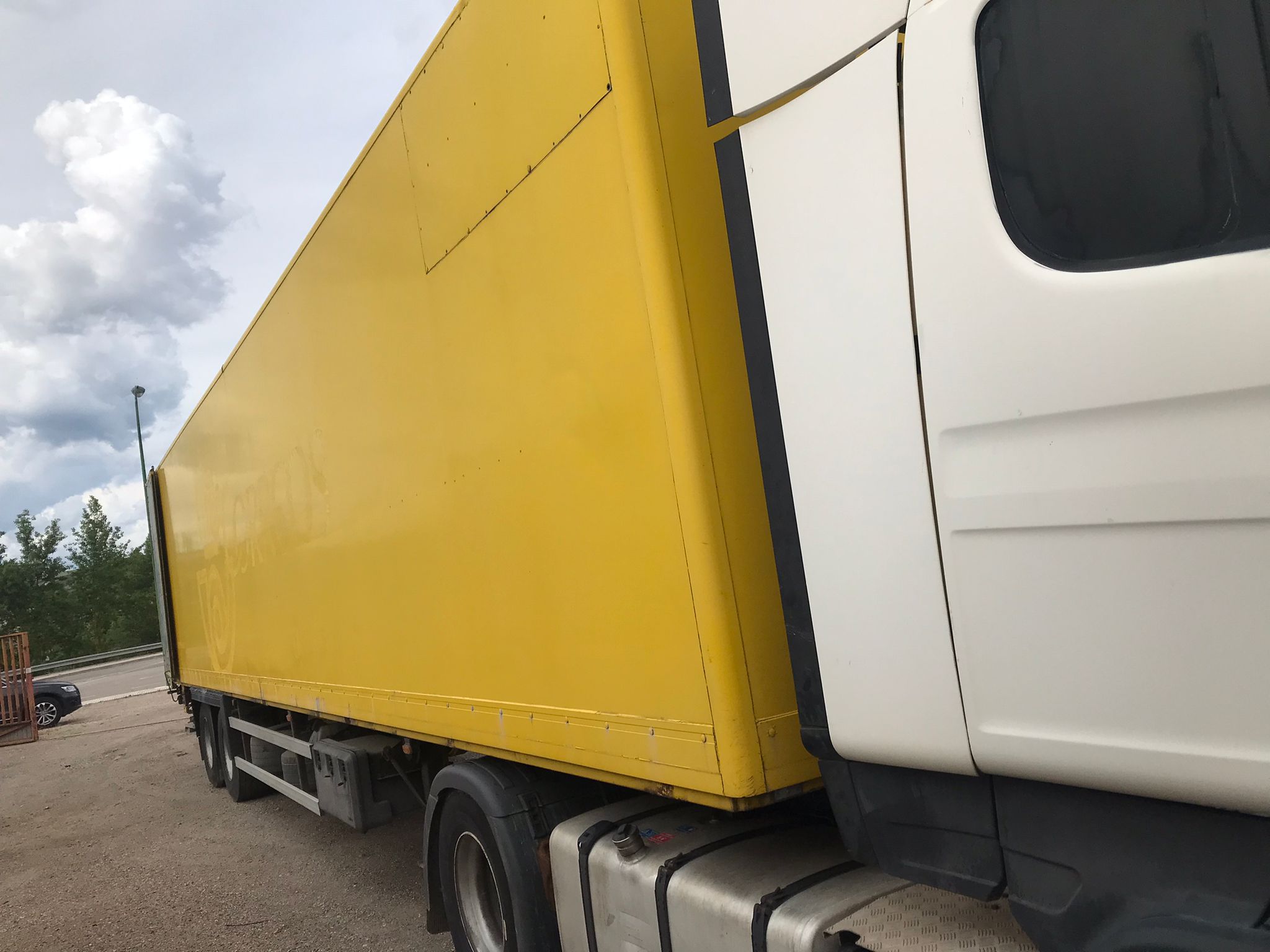 x- VENDIDO - Semirremolque caja cerrada Lecitrailer Año 2007 - Imagen 2