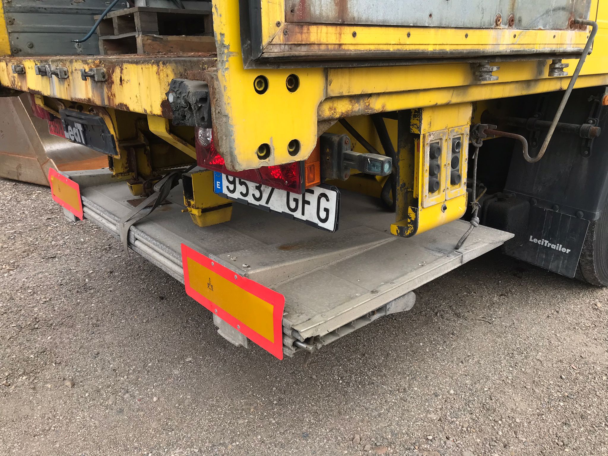 x- VENDIDO - Semirremolque caja cerrada Lecitrailer Año 2007 - Imagen 6