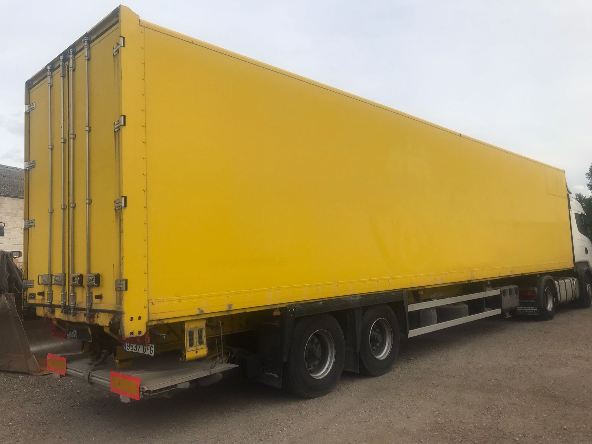 x- VENDIDO - Semirremolque caja cerrada Lecitrailer Año 2007 - Imagen 3