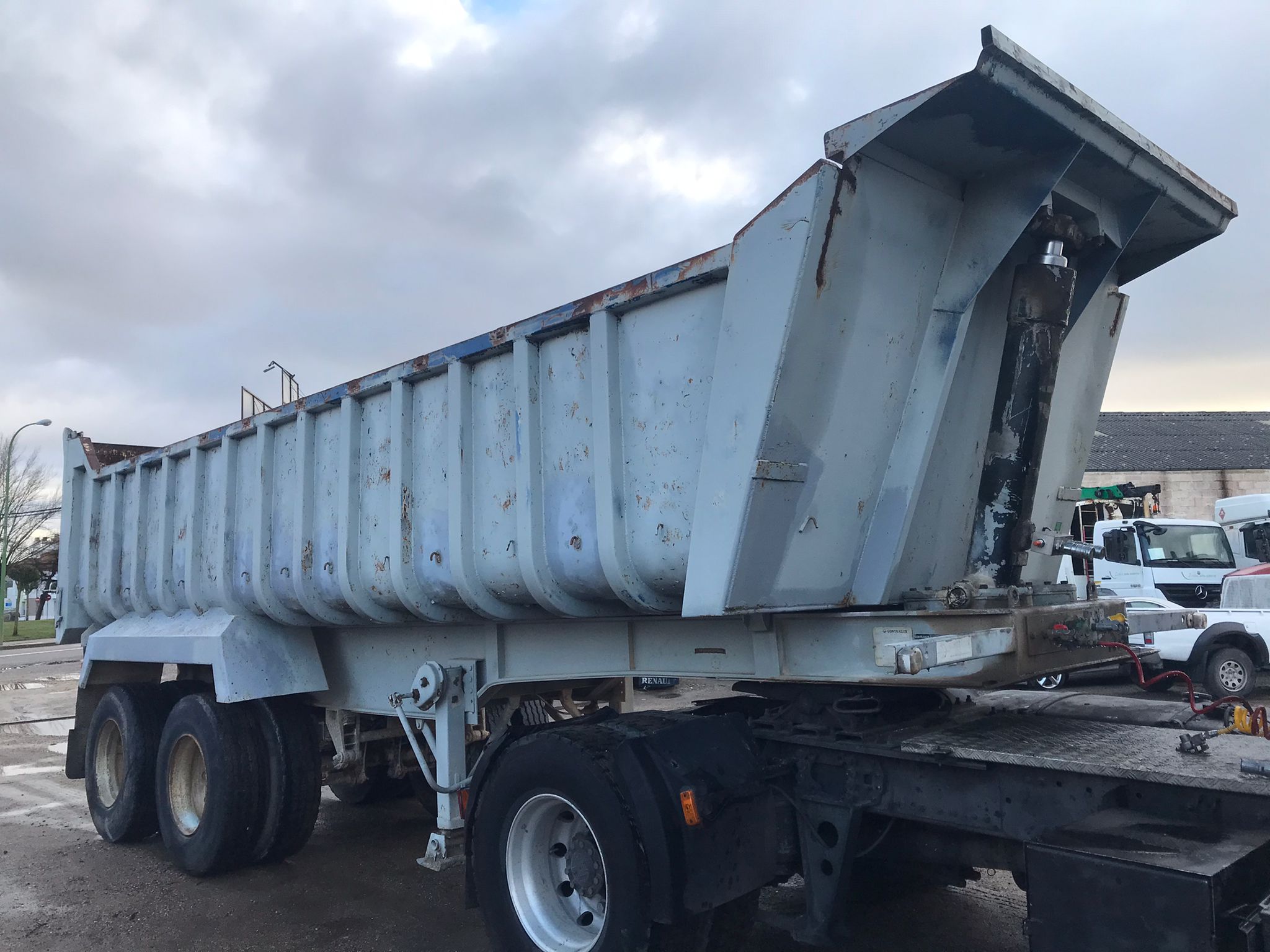 x- VENDIDO - Bañera basculante de hierro Gontrailer Año 2000 - Imagen 3