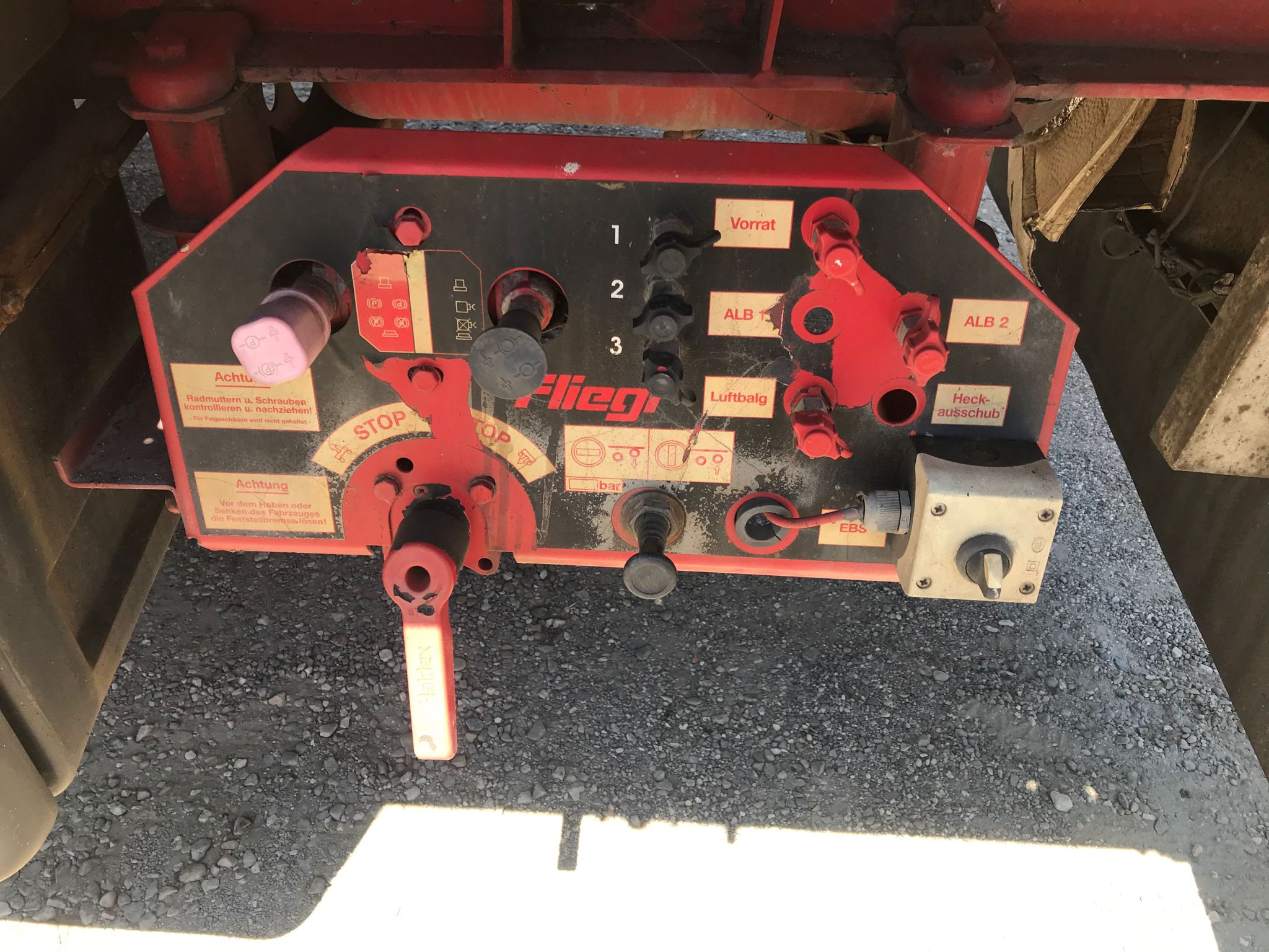 Semirremolque plataforma Fliegl Año 2005 - Imagen 6