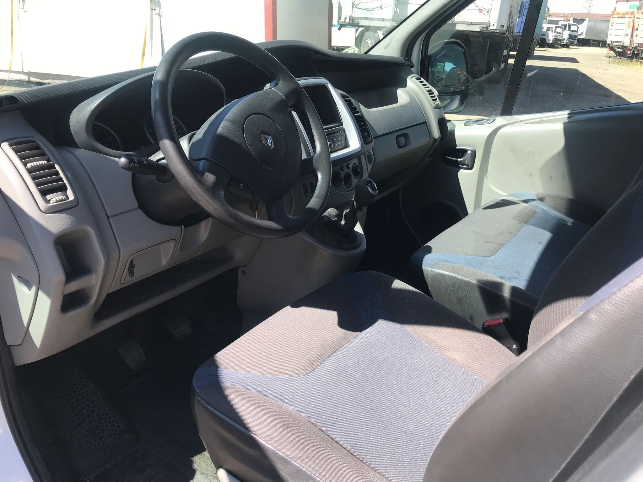 x- VENDIDO - Renault Trafic - 2011 - Imagen 11