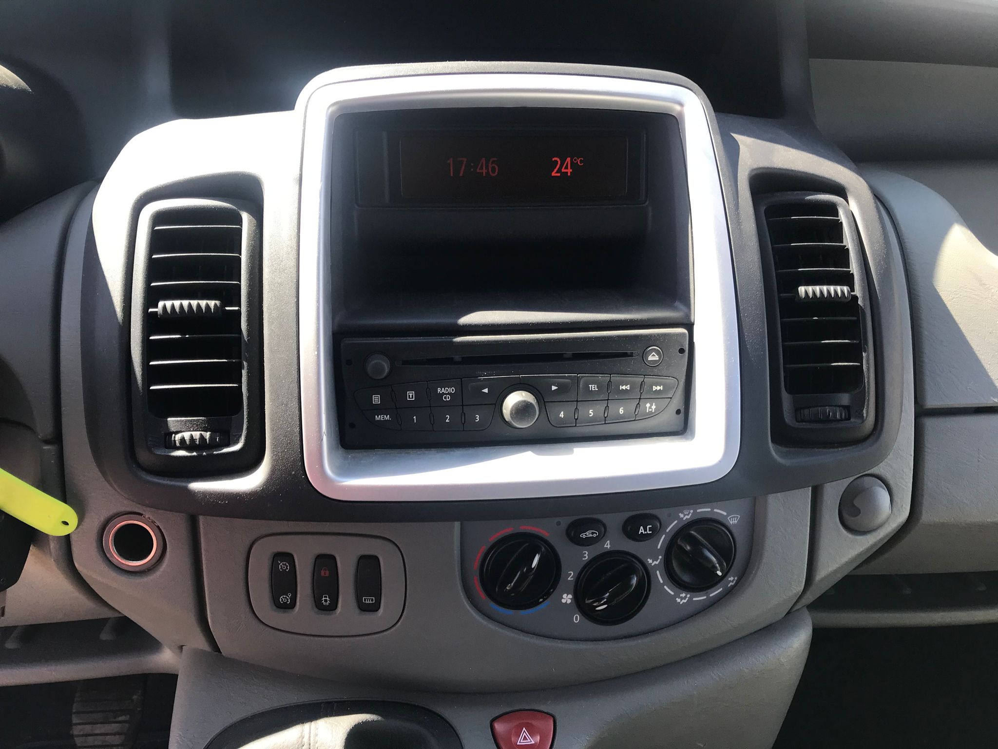 x- VENDIDO - Renault Trafic - 2011 - Imagen 14