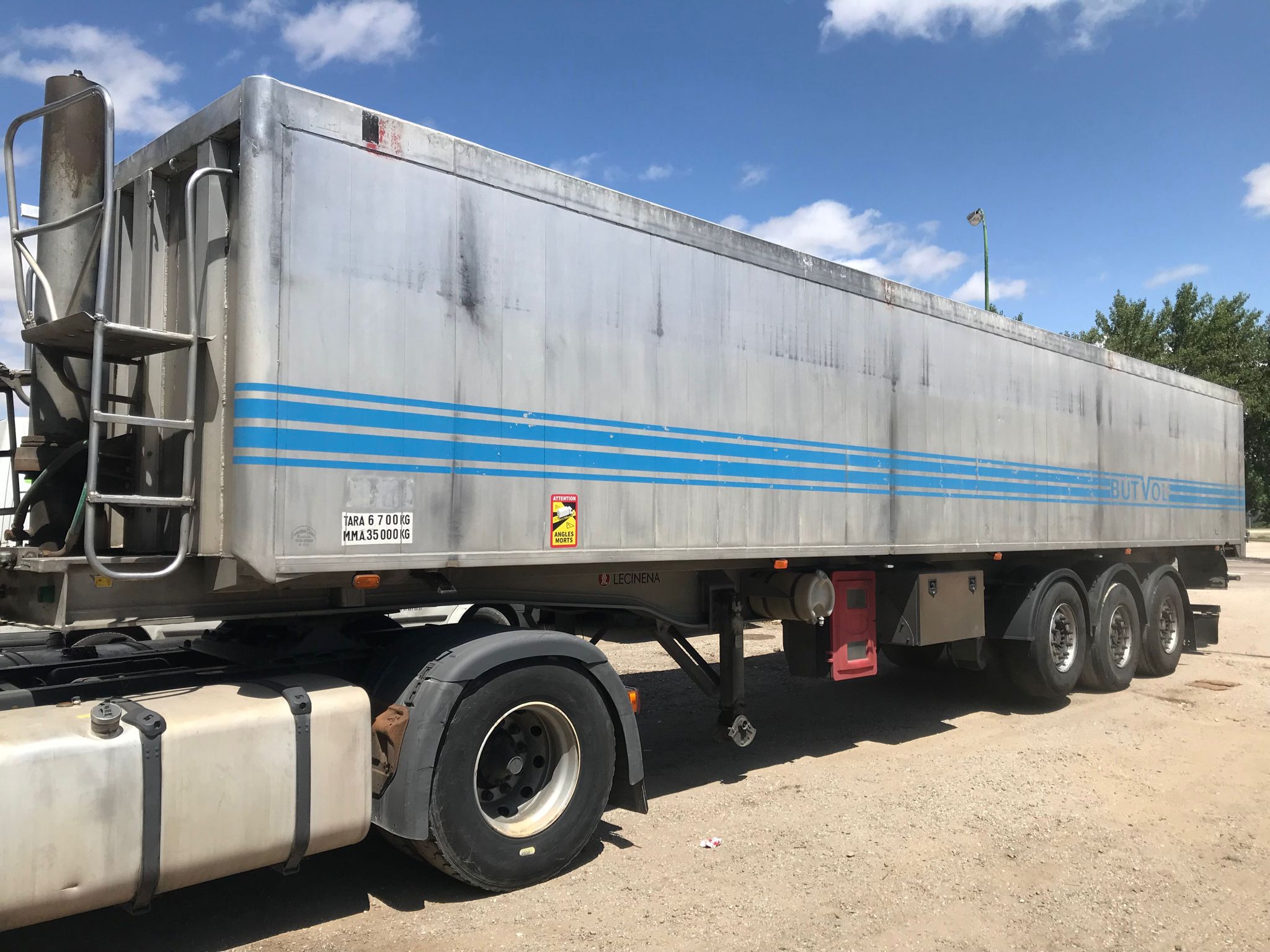 bañera basculante de aluminio