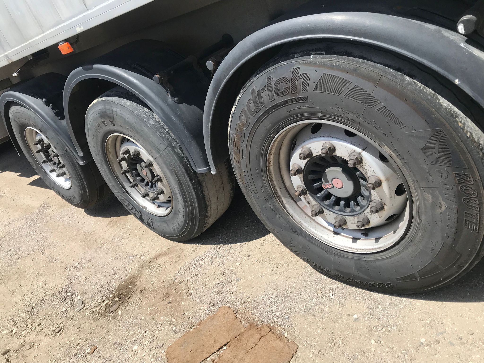 x- VENDIDO - Bañera basculante de aluminio Leciñena - 2000 - Imagen 8