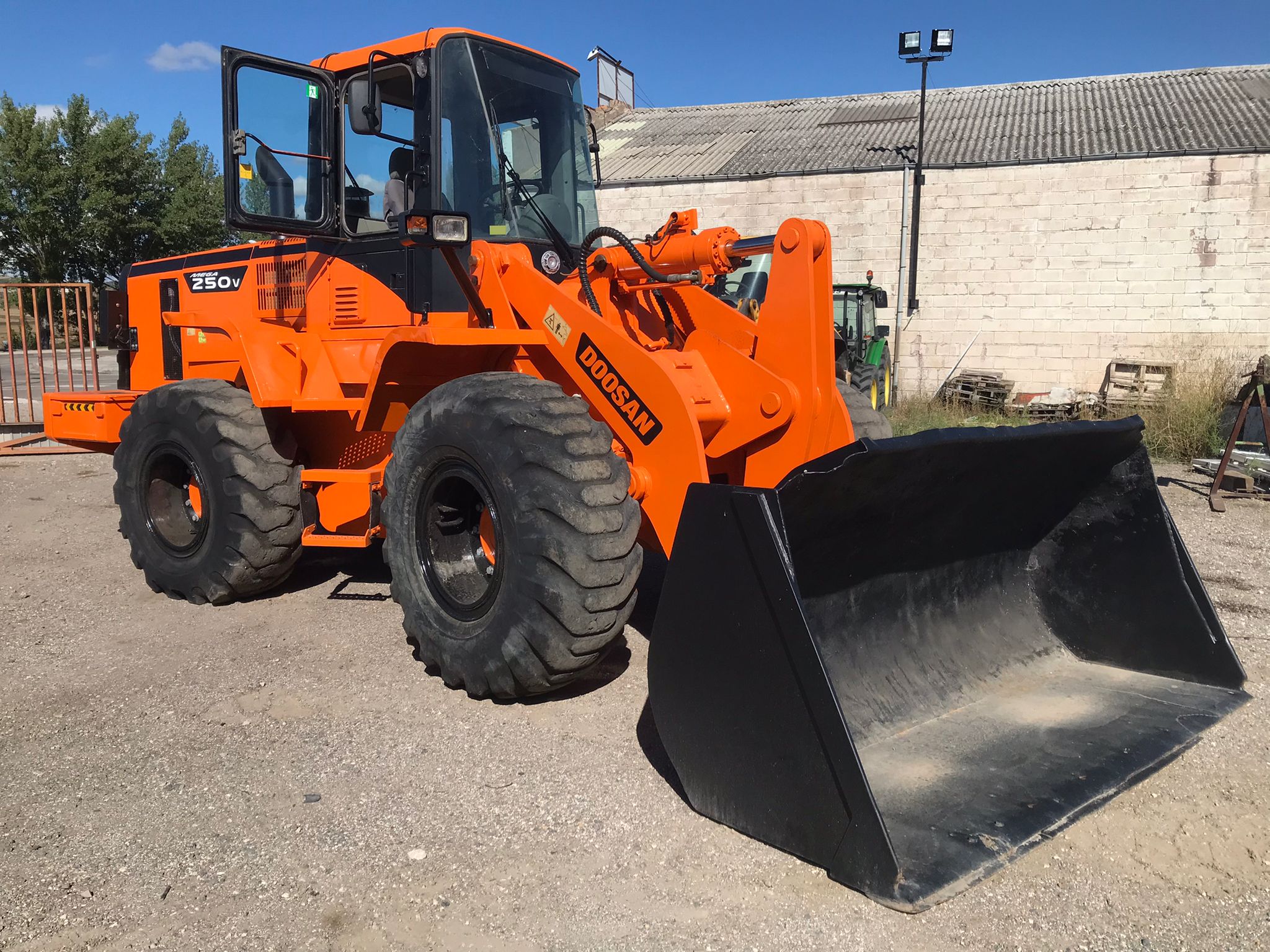 Pala cargadora Doosan M250V - 2007 - Imagen 2