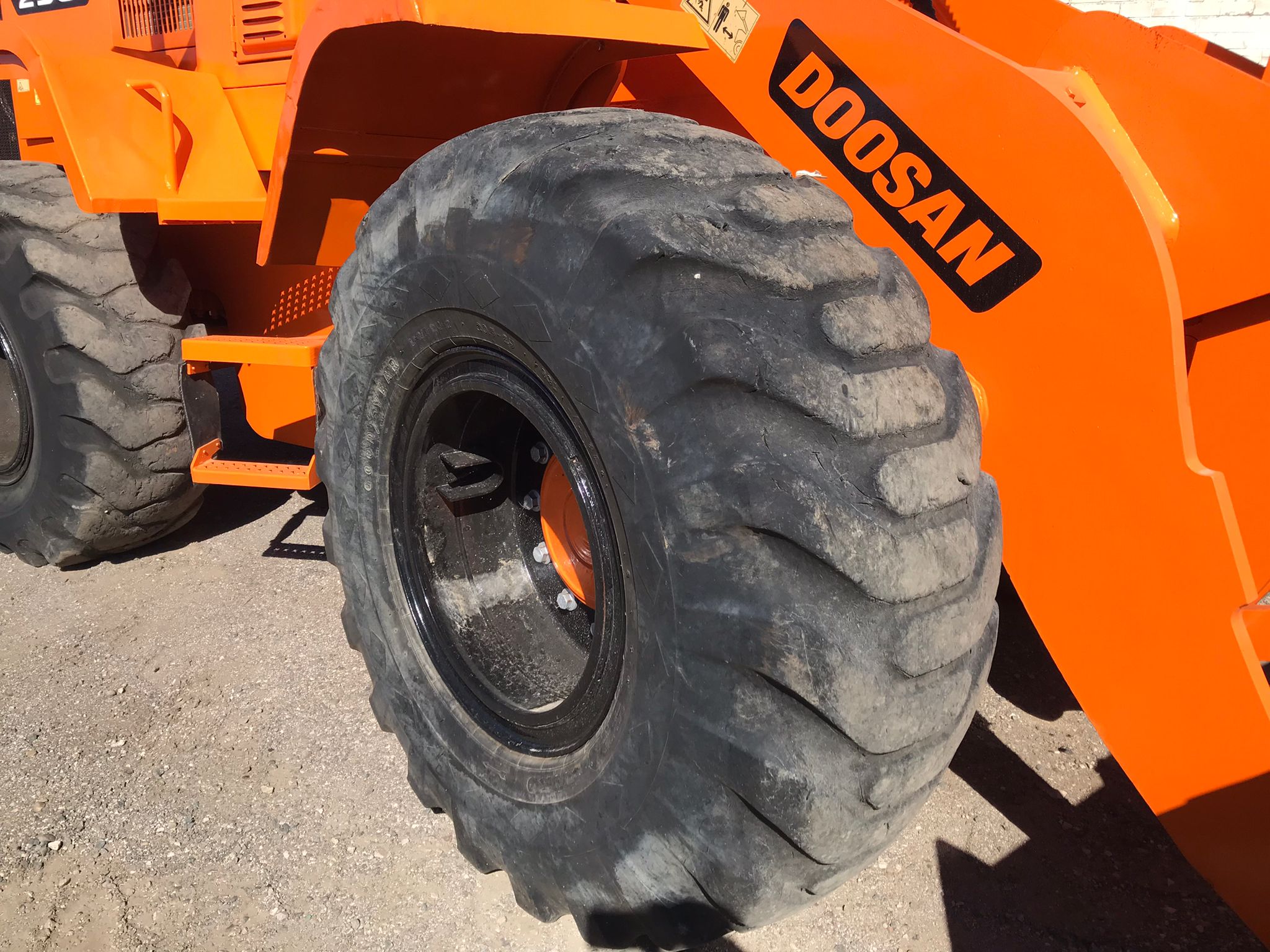 Pala cargadora Doosan M250V - 2007 - Imagen 17