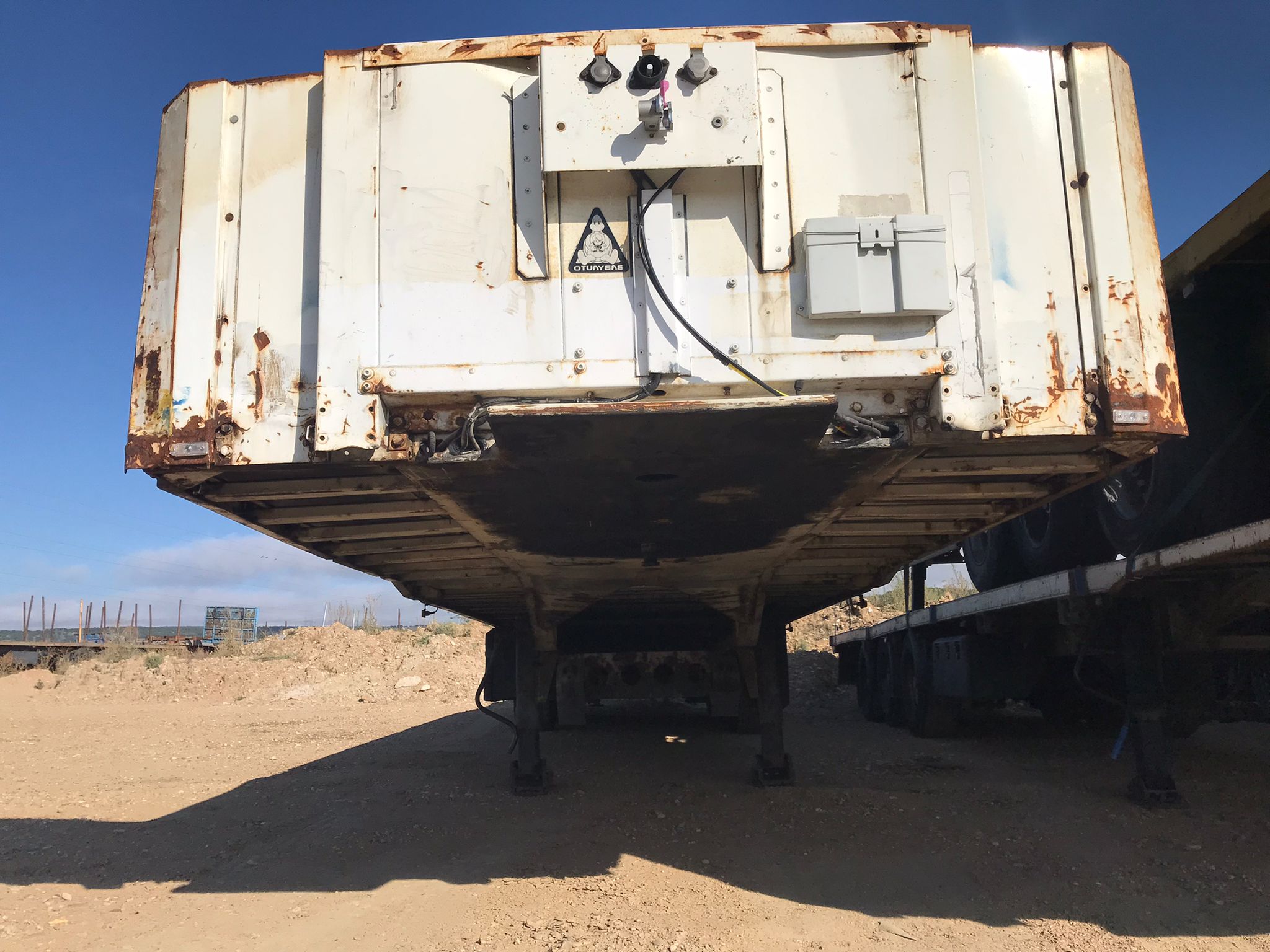 Semirremolque plataforma Lecitrailier Año 2000 - Imagen 3