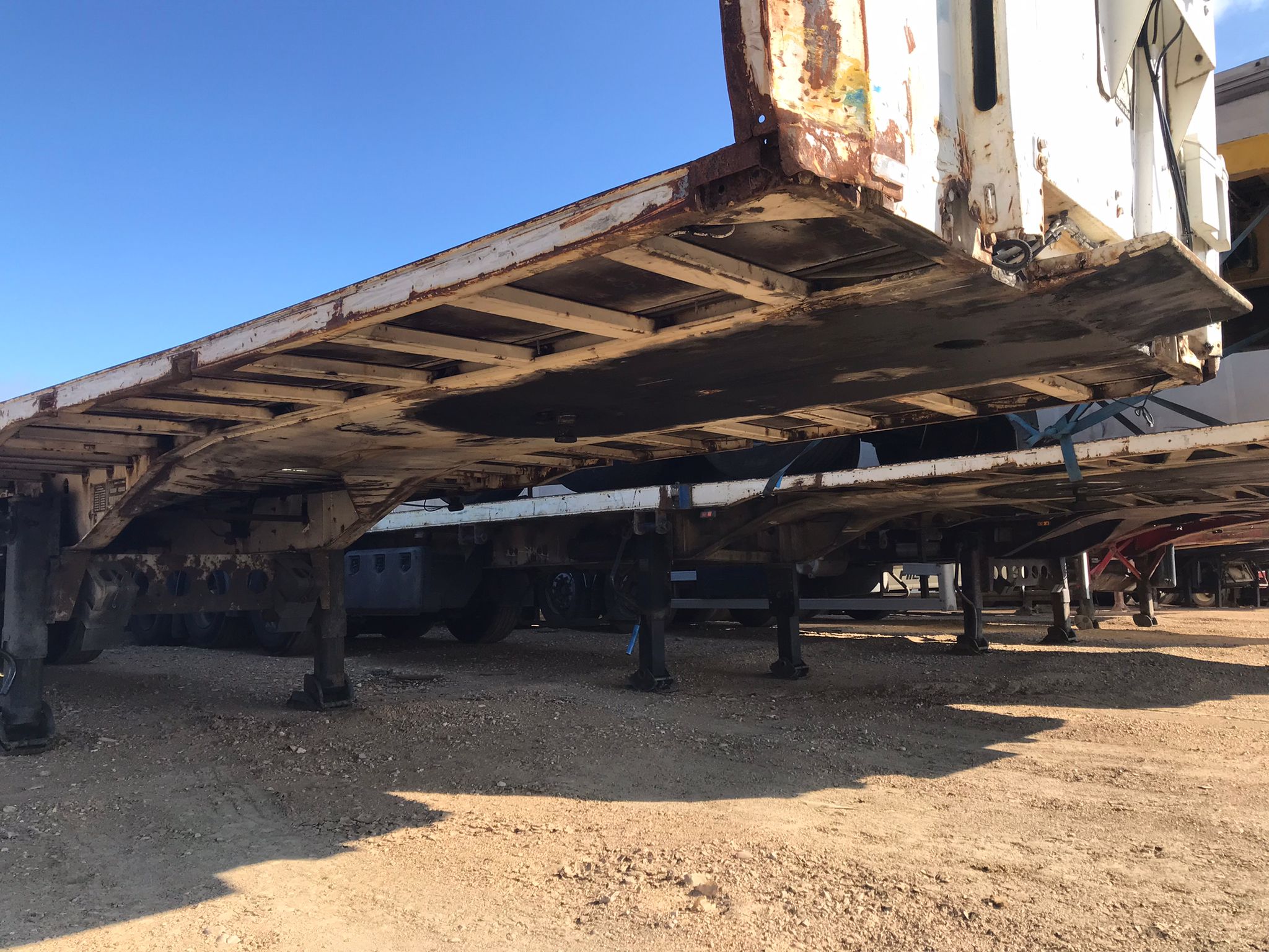 Semirremolque plataforma Lecitrailier Año 2000 - Imagen 4