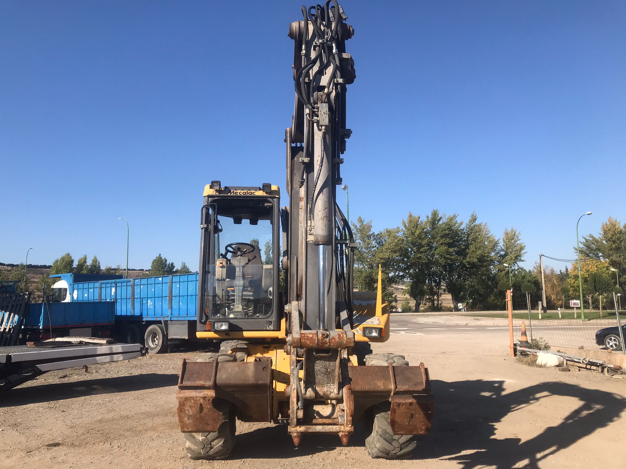 x- VENDIDO - Excavadora de ruedas articulada Mecalac 14MXT - 2001 - Imagen 3