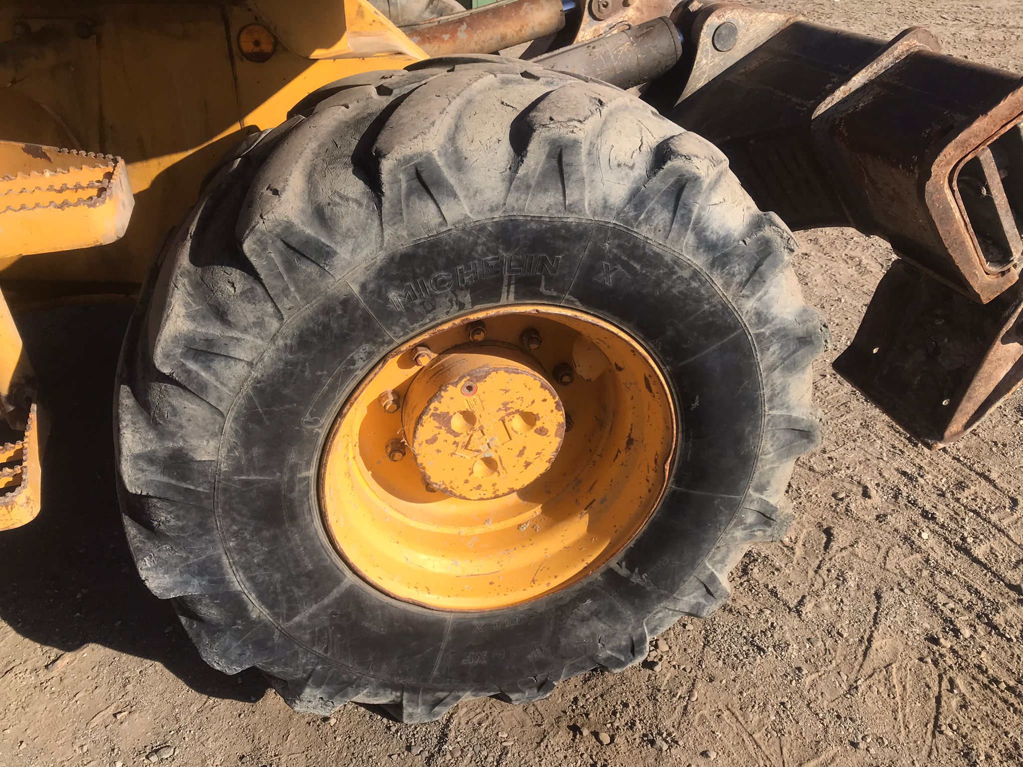 x- VENDIDO - Excavadora de ruedas articulada Mecalac 14MXT - 2001 - Imagen 20